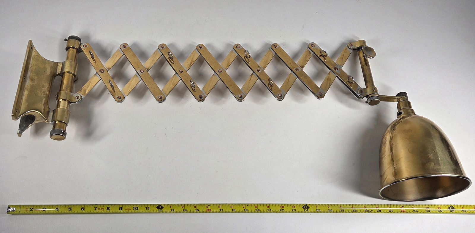 ANTIQUE POLISHED BRASS ADJUSTABLE POLE MOUNT LIGHT - 8