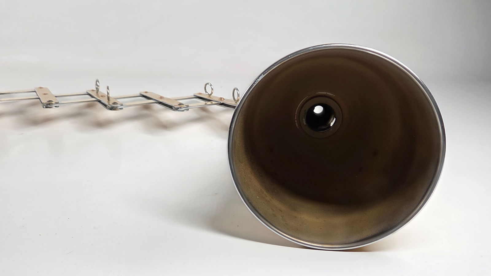 ANTIQUE POLISHED BRASS ADJUSTABLE POLE MOUNT LIGHT - 9