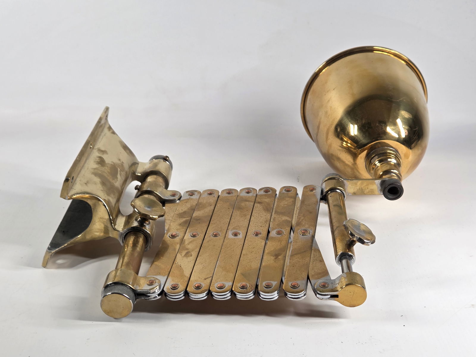 ANTIQUE POLISHED BRASS ADJUSTABLE POLE MOUNT LIGHT - 3