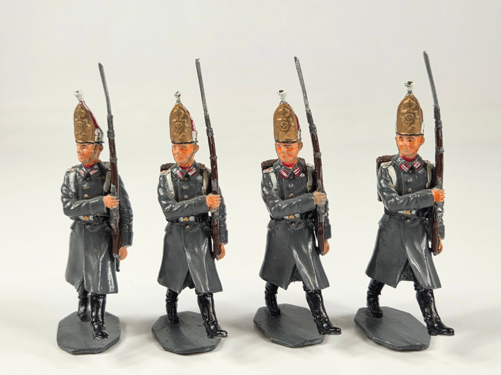 4) VINTAGE 1990 C.C. HAND PAINTED LEAD SOLDIERS: ALL REMAIN IN GOOD CONDITION, SHOWING SOME LIGHT TYPICAL PAINT WEAR.