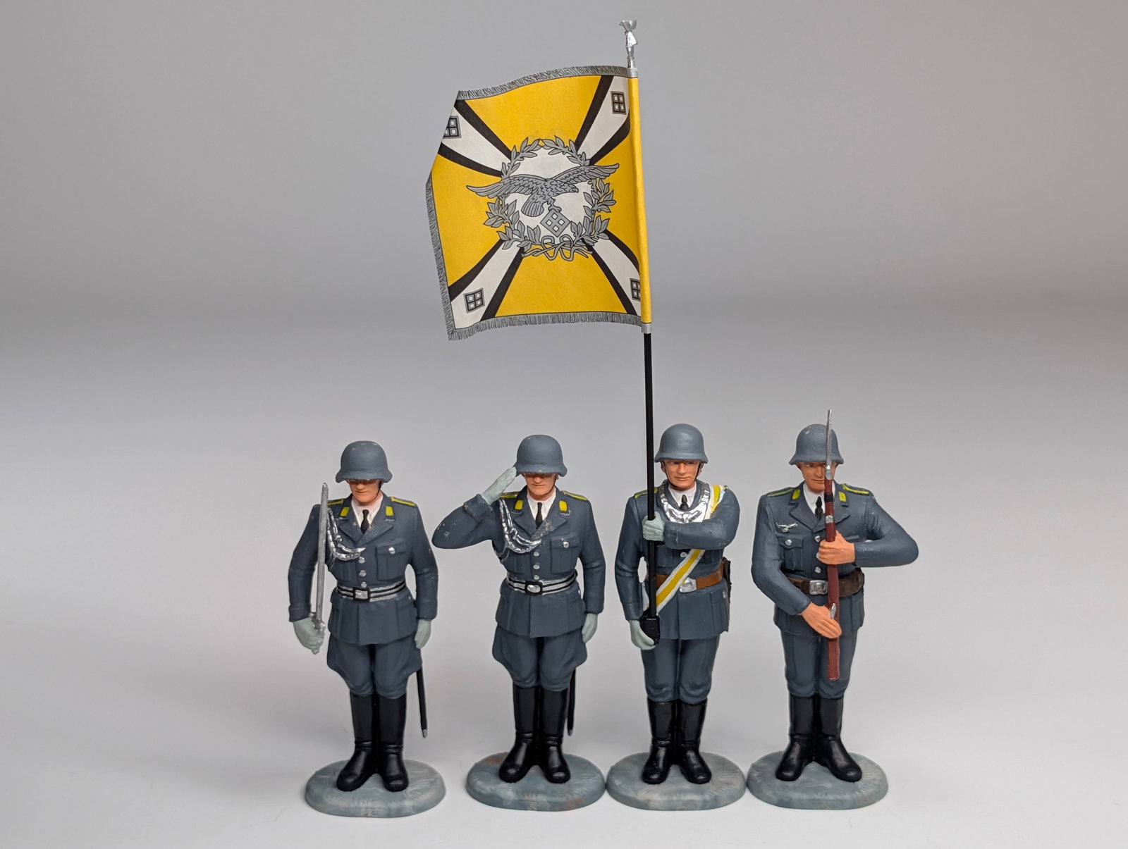 SET OF 4 ELASTOLIN GERMAN SOLDIERS: ALL REMAIN IN VERY GOOD CONDITION.
