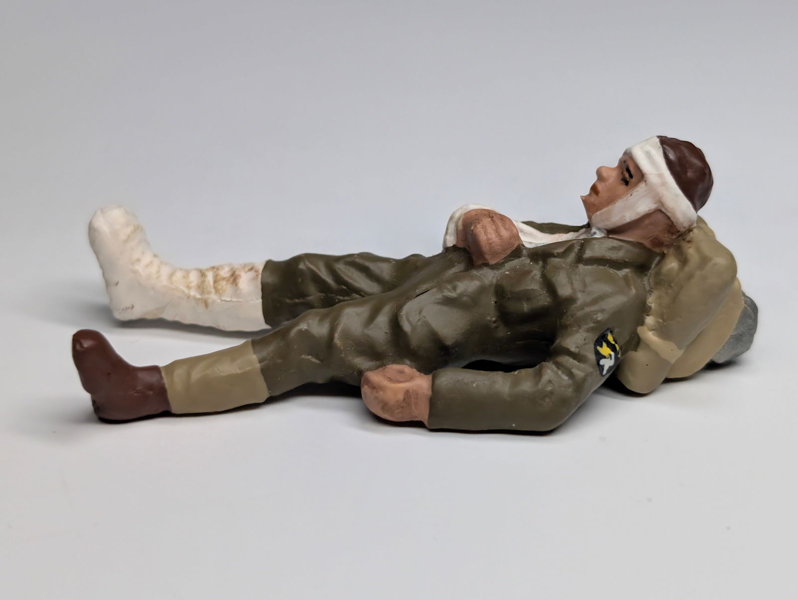GERMAN ELASTOLIN WOUNDED SOLDIER & LAUNDRY - 7