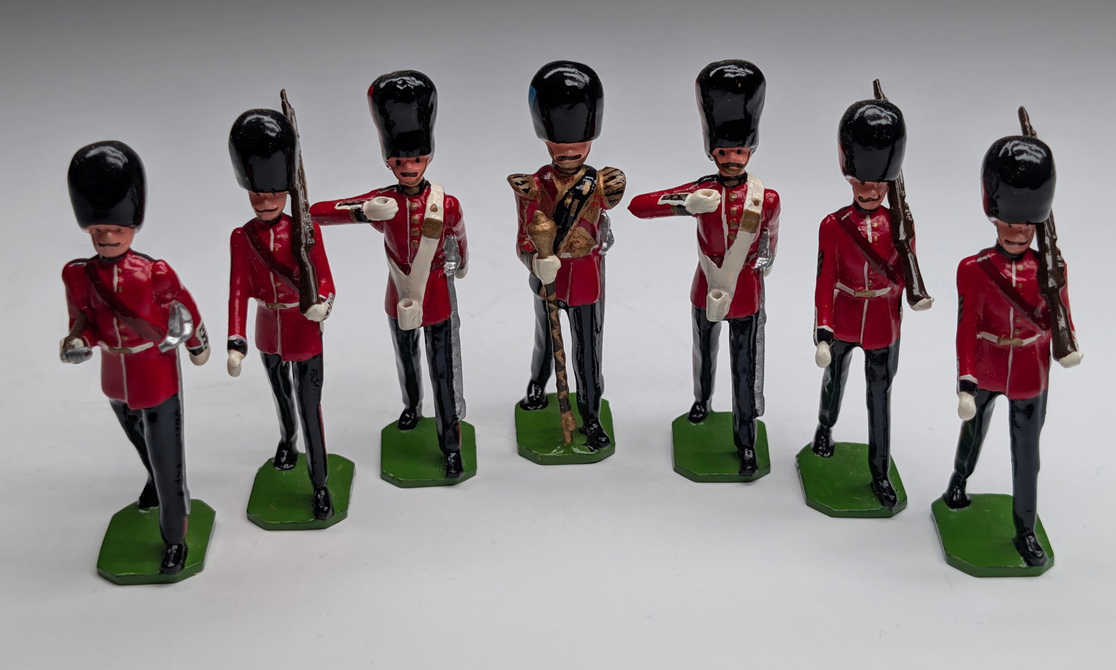 SET OF 7 DUCAL HAND PAINTED SOLDIERS: ALL REMAIN IN GOOD CONDITION.