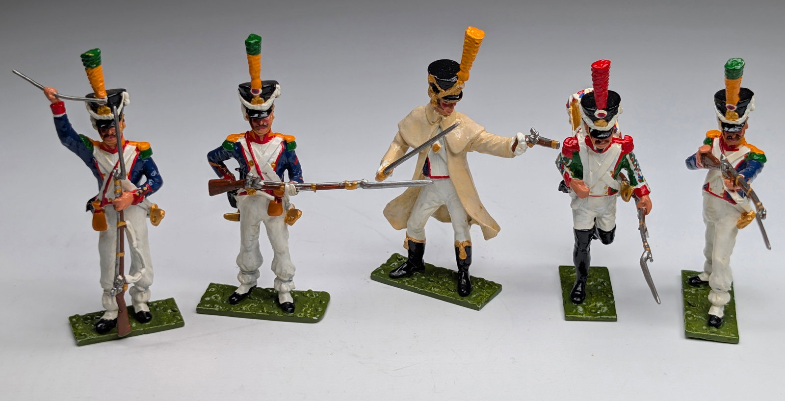 SET OF 5 UNMARKED HAND PAINTED LEAD SOLDIERS: ALL REMAIN IN VERY GOOD CONDITION, SHOWING SOME LIGHT TYPICAL WEAR.