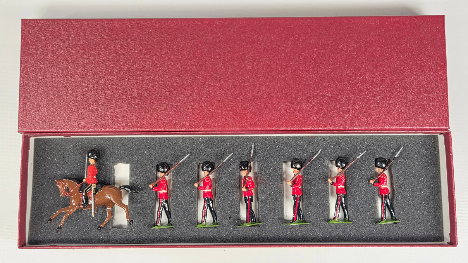 SET OF 7 VINTAGE BRITAINS GUARDS MOUNTED & FOOT: ALL REMAIN IN GOOD CONDITION, SHOWING SOME TYPICAL WEAR. CUSTOM BOX.