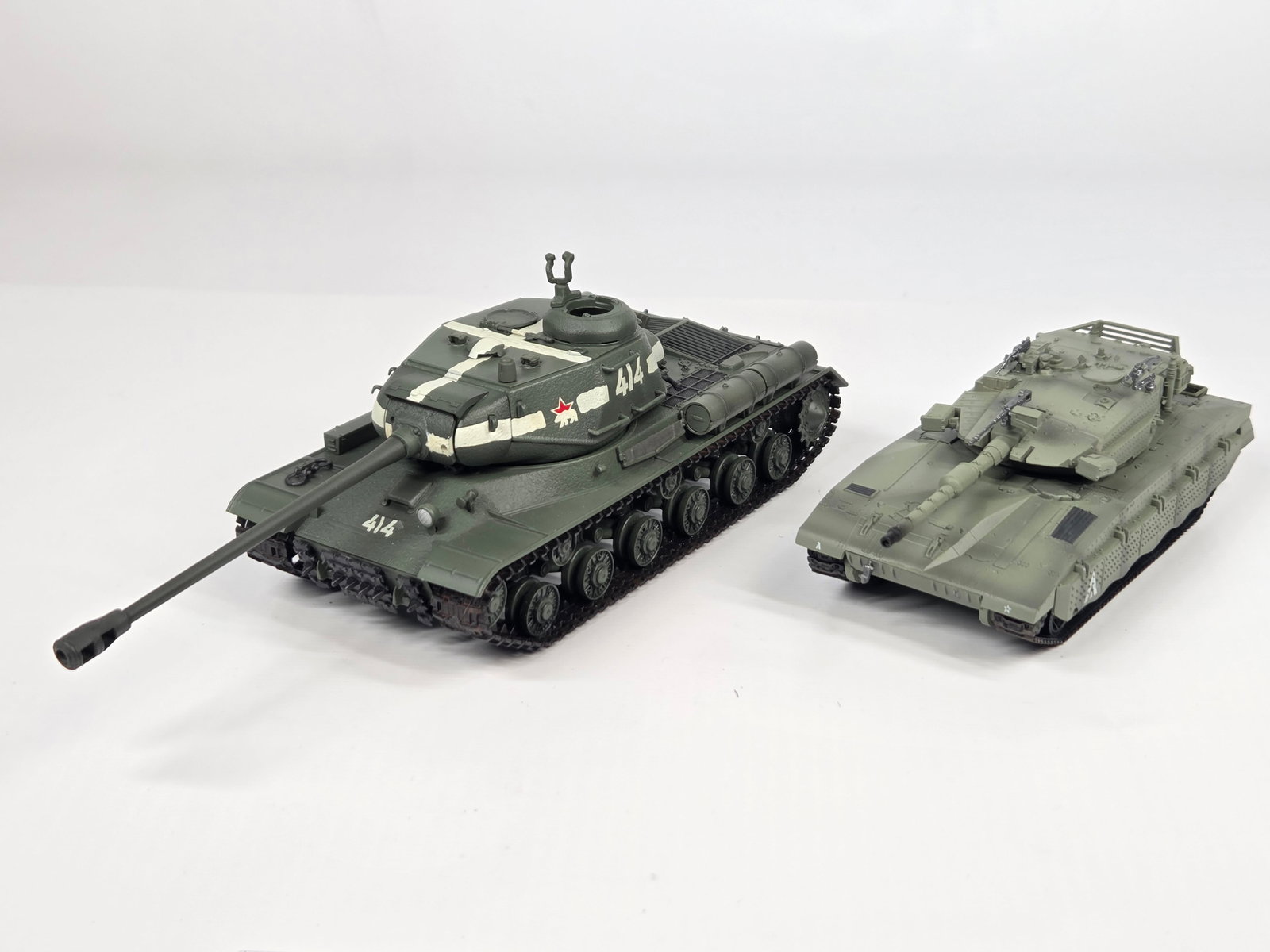 VARIOUS BRAND PLASTIC MILITARY TANKS: ALL REMAIN IN FAIR TO GOOD CONDITION, SHOWING SOME TYPICAL DISPLAY WEAR.
