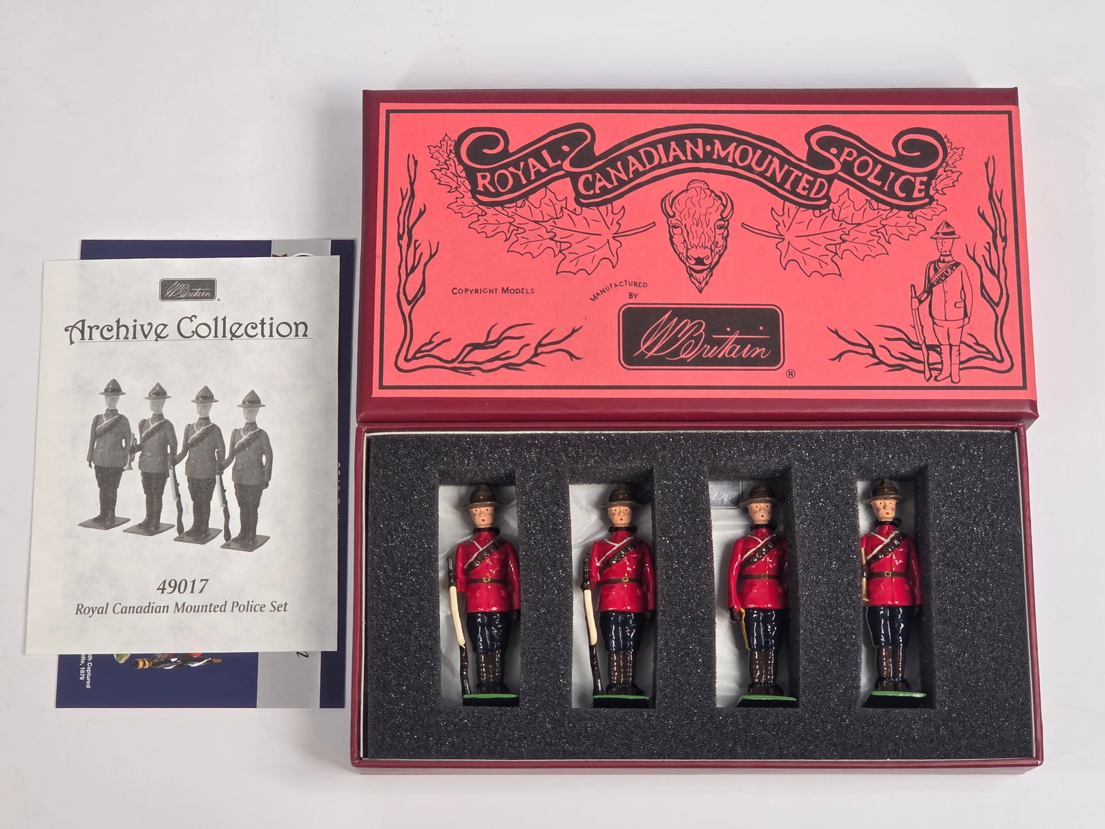 BRITAIN 49017 ROYAL CANADIAN MOUNTED POLICE SET: SET REMAINS IN EXCELLENT CONDITION W/ BOX.