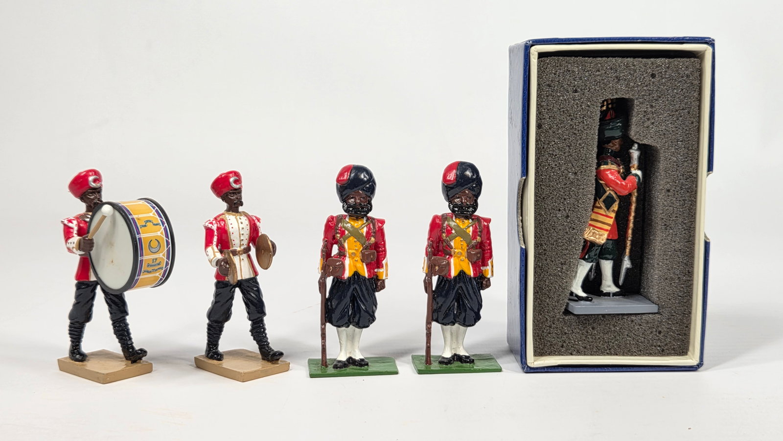 VARIOUS BRITAIN PAKISTAN ARMY BAND MEMBERS: ALL REMAIN IN GOOD CONDITION, SHOWING SOME TYPICAL WEAR. ONE WITH BOX REMAINS VERY NICE.