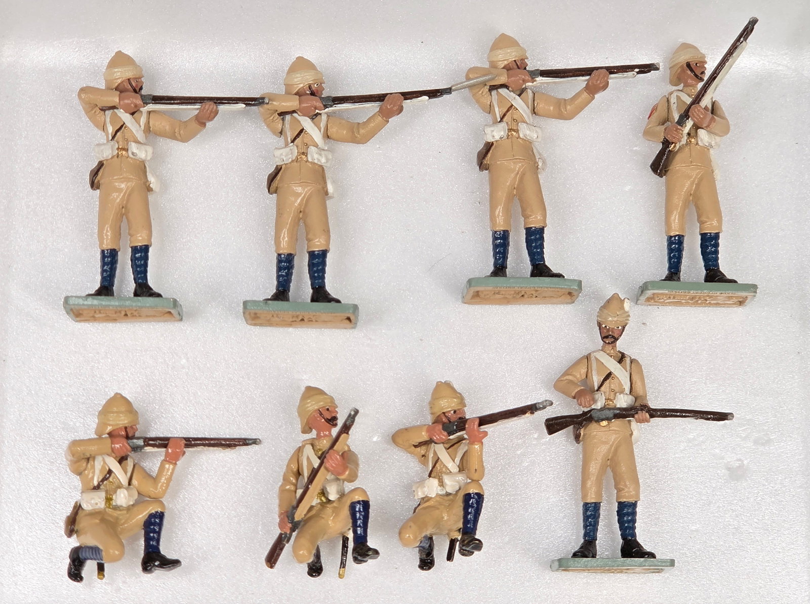 SET OF 8 HAND PAINTED LEAD SOLDIERS GREAT BRITAIN: ALL REMAIN IN VERY GOOD CONDITION, SHOWING SOME LIGHT WEAR.