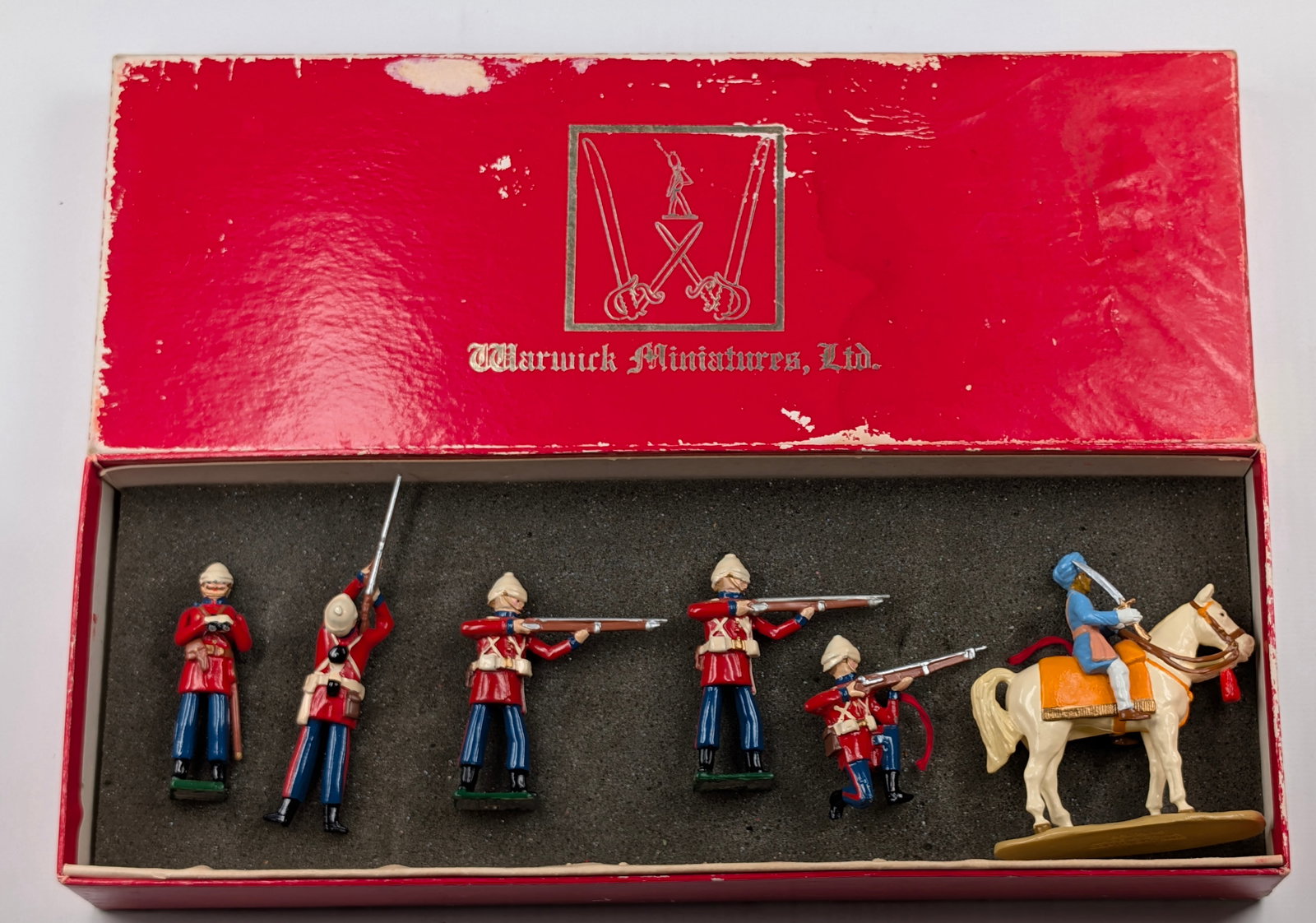 WARWICK MINIATURES LTD. 18TH FOOT SET: SET REMAINS IN GOOD CONDITION, SHOWING SOME LIGHT WEAR. INCLUDES ADDITIONAL MOUNTED SOLDIER.