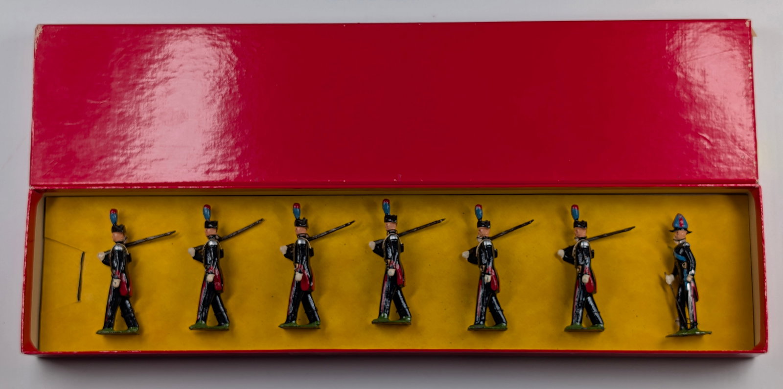 VINTAGE BRITAIN 1437 CARABINIERI ITALIANO: SET REMAINS IN GOOD CONDITION, SHOWING SOME TYPICAL WEAR. CUSTOM BOX.