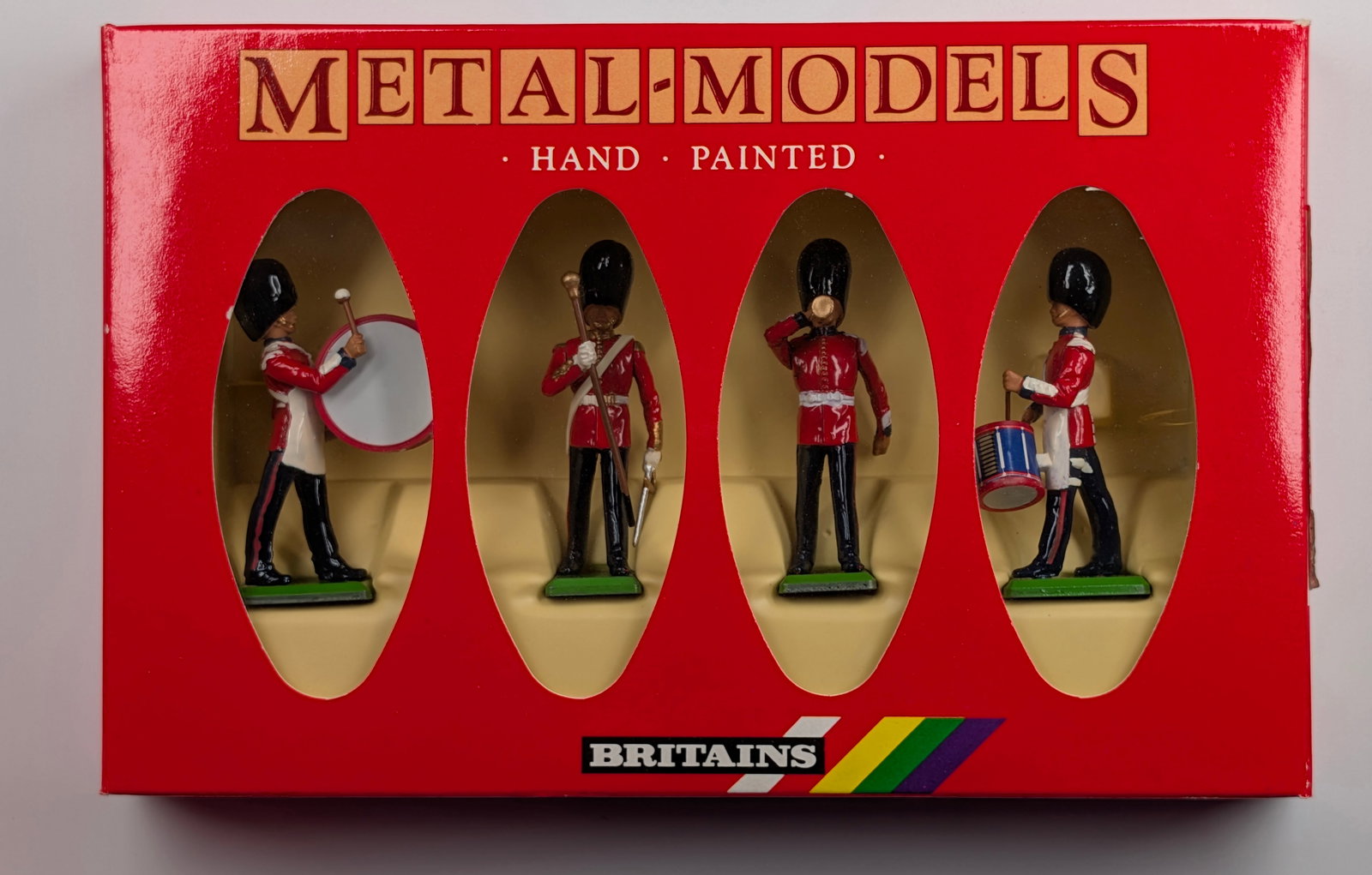 BRITAIN'S 7210 SCOTS GUARDS DRUM & BUGLE SET: SET REMAINS IN VERY GOOD CONDITION WITH BOX.