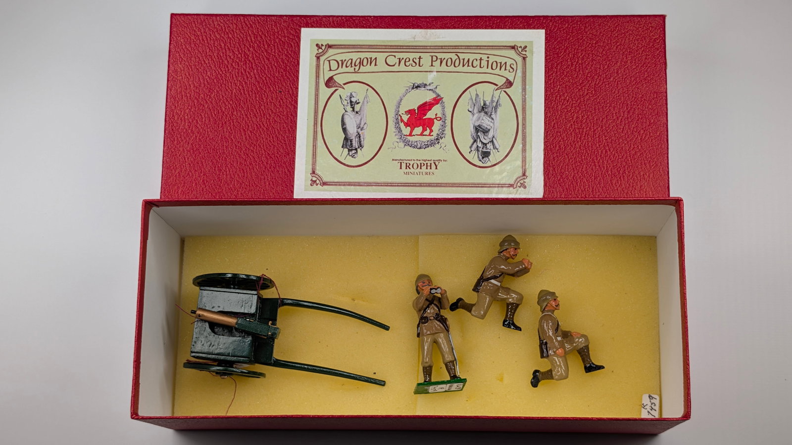 TROPHY MINIATURES GUN TEAM SET W/ BOX: REMAINS IN VERY GOOD CONDITION WITH BOX.