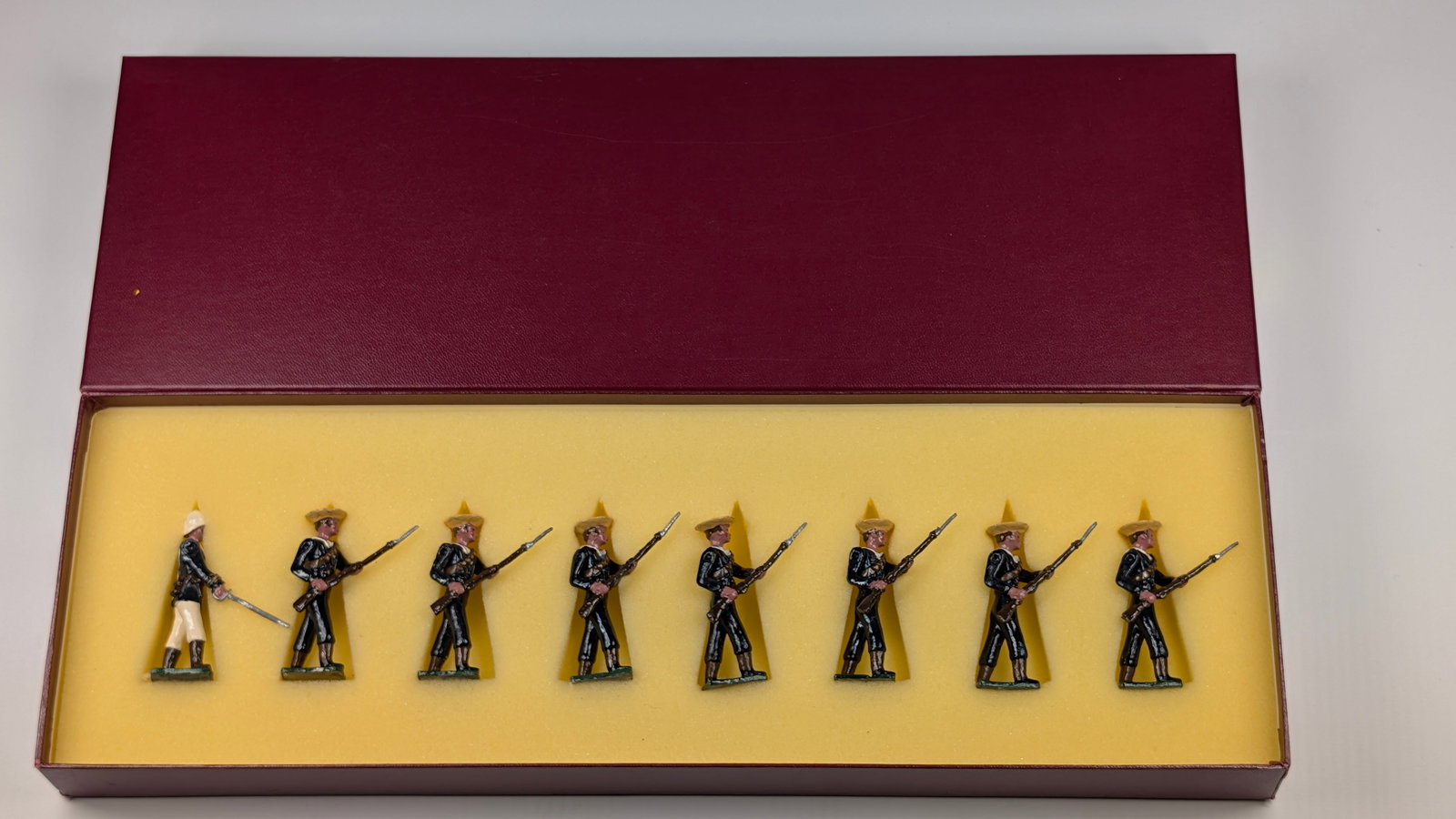 SET OF 8 HAND PAINTED LEAD SOLDIERS W/ OFFICER: ALL REMAIN IN VERY GOOD CONDITION, SHOWING LIGHT WEAR.