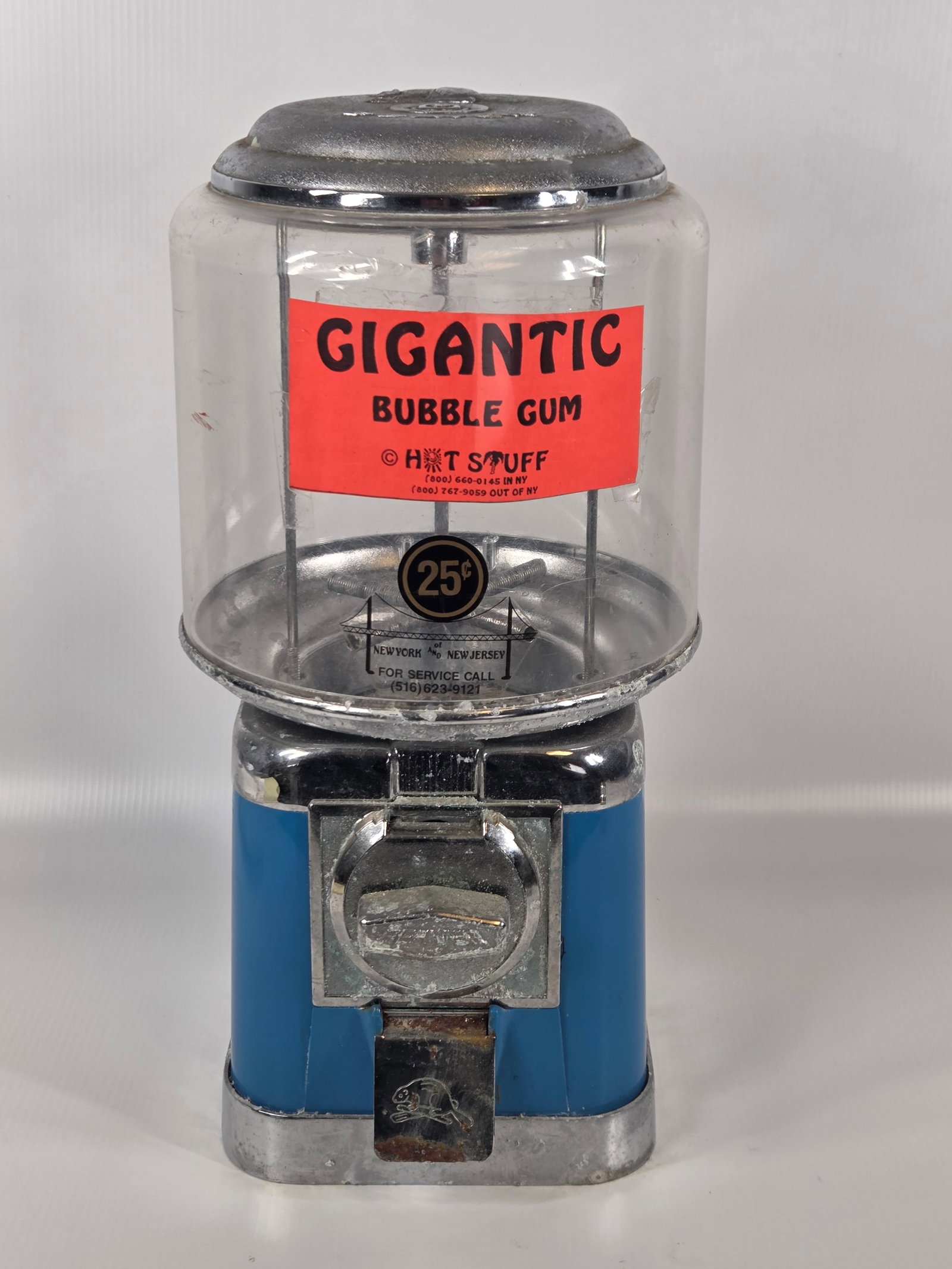 VINTAGE BEAVER GIGANTIC BUBBLE GUM MACHINE: REMAINS IN GOOD CONDITION, SHOWING TYPICAL USAGE WEAR.