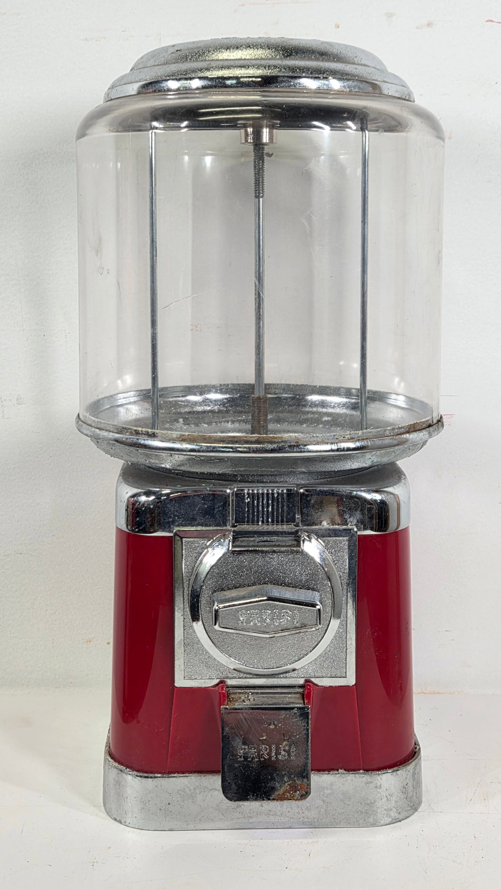 VINTAGE PARISI GUMBALL VENDING MACHINE: REMAINS IN GOOD CONDITION, SHOWING SOME TYPICAL WEAR.