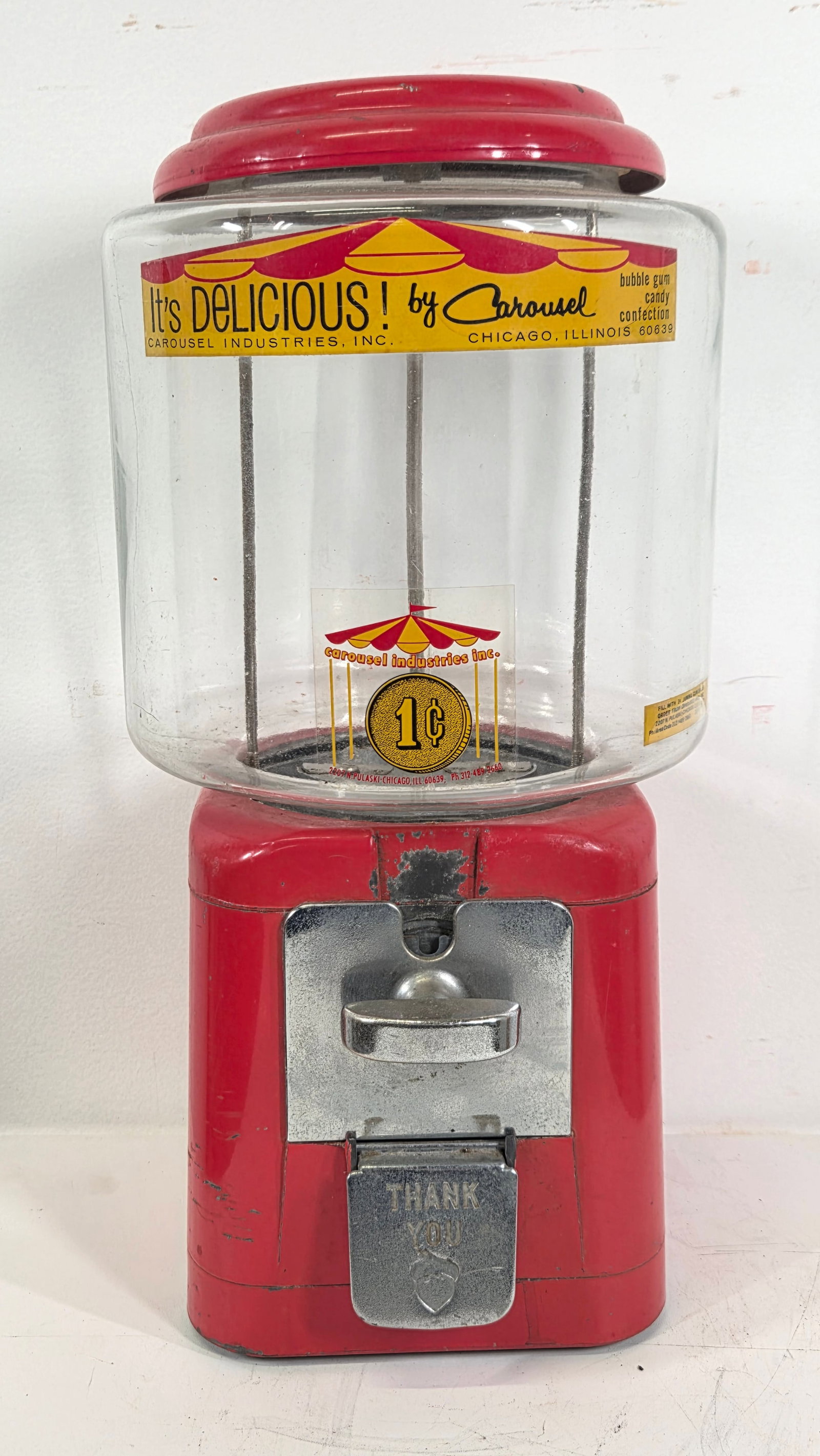 VINTAGE CAROUSEL 1 CENT GUMBALL VENDING MACHINE: REMAINS IN FAIR TO GOOD CONDITION, SHOWING SOME TYPICAL USAGE WEAR.