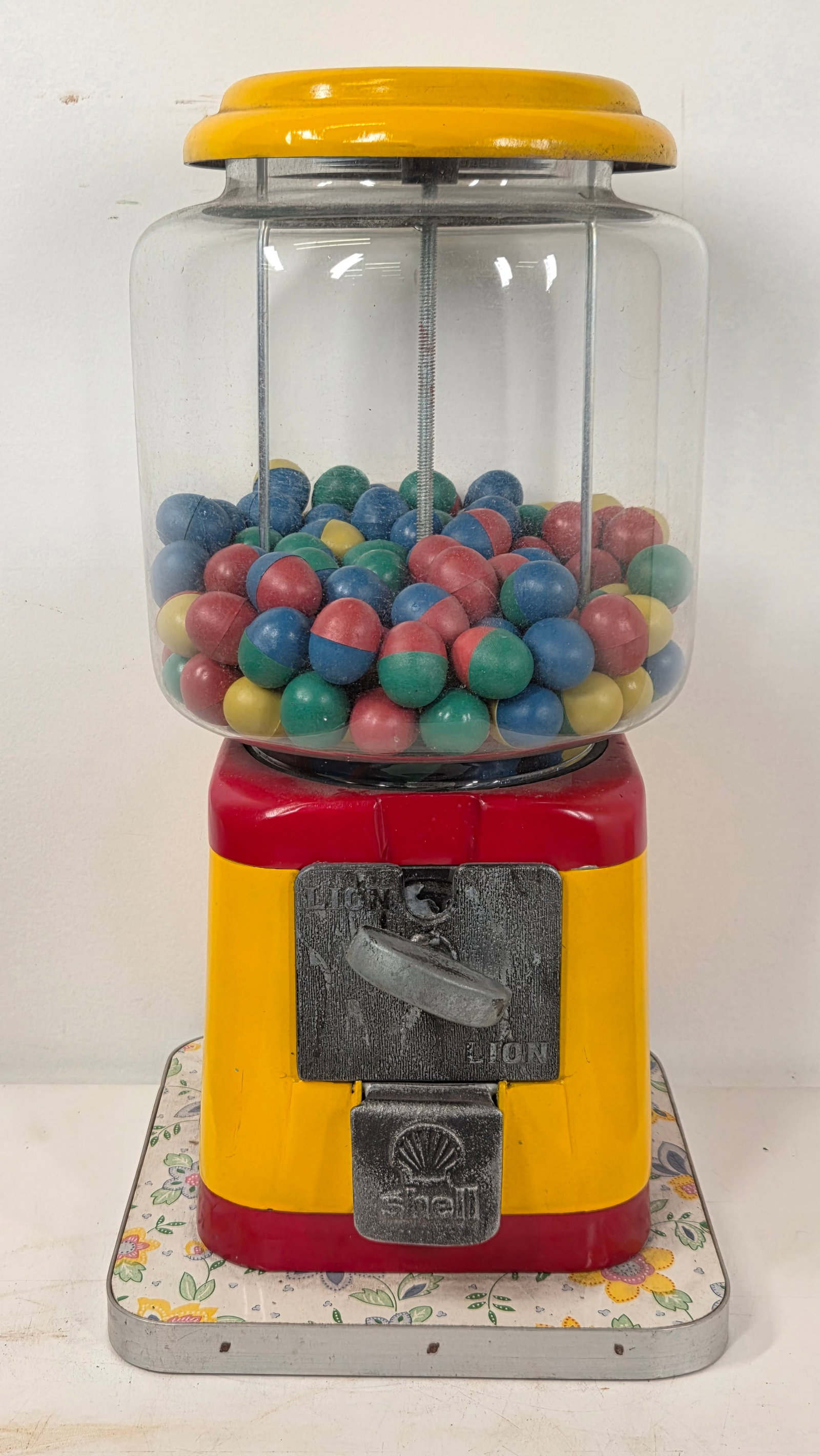 CUSTOM SHELL GAS STATION VENDING MACHINE: REMAINS IN GOOD PARTIALLY RESTORED CONDITION, SHOWING SOME TYPICAL WEAR.