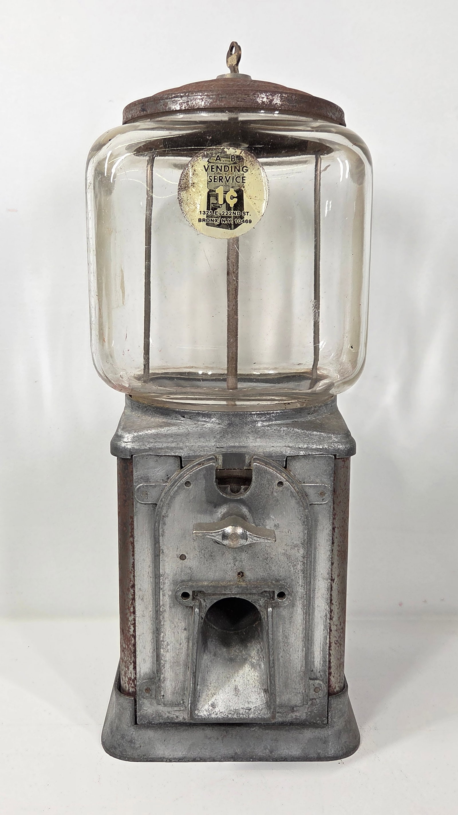 ANTIQUE A&B VENDING 1 CENT GUMBALL MACHINE: REMAINS IN FAIR TO GOOD CONDITION, SHOWING USAGE WEAR THROUGHOUT.