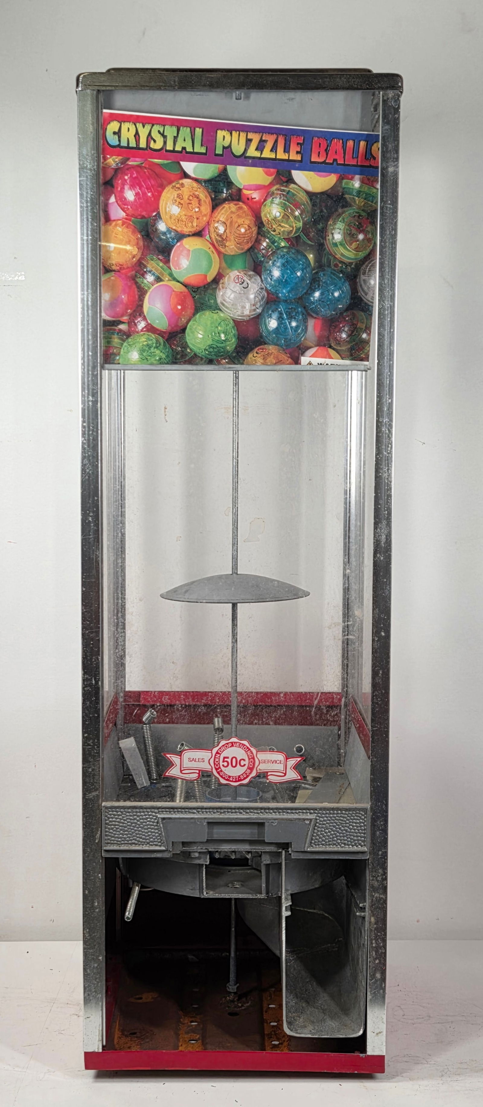 TALL VINTAGE GUMBALL VENDING MACHINE - PARTS: REMAINS IN FAIR CONDITION, SHOWING WEAR THROUGHOUT AND MISSING PIECES. FOR PARTS OR REPAIRING.
