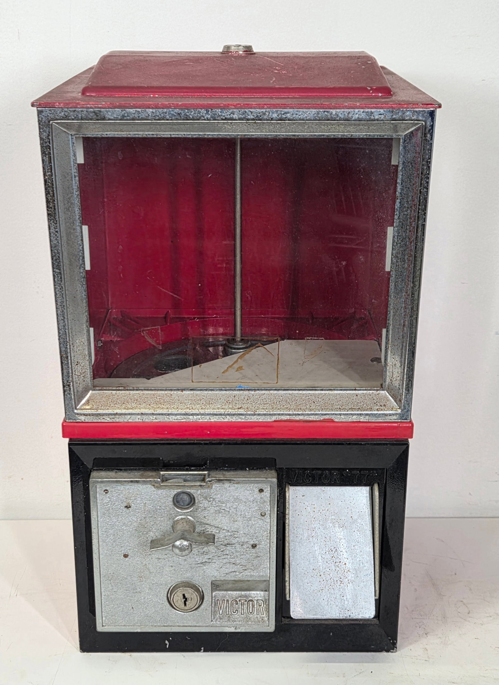 VICTOR GUMBALL CAPSULE VENDING MACHINE: REMAINS IN GOOD CONDITION, SHOWING TYPICAL USAGE WEAR.