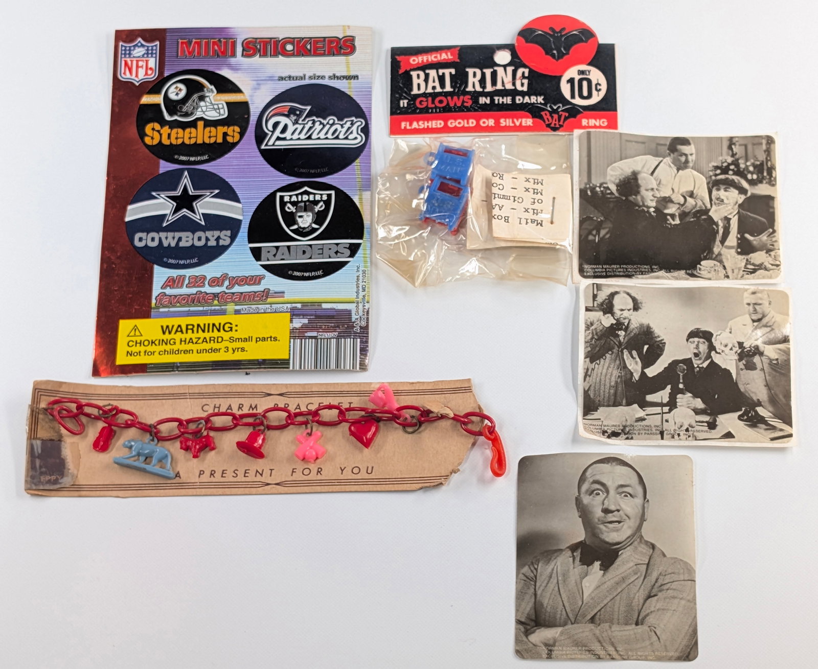 VARIOUS VINTAGE & MODERN GUM CHARM INSERTS: ALL REMAIN IN FAIR TO GOOD CONDITION, SHOWING SOME TYPICAL WEAR.