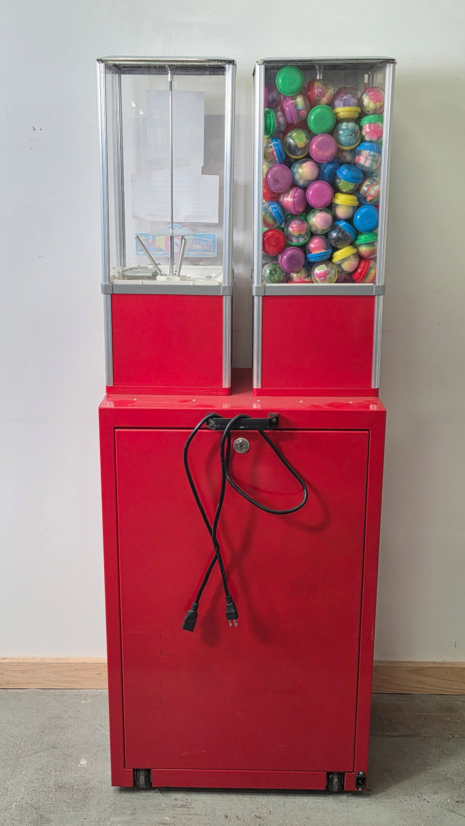 ELECTRONIC 2 PANEL GUMBALL VENDING MACHINE - 3