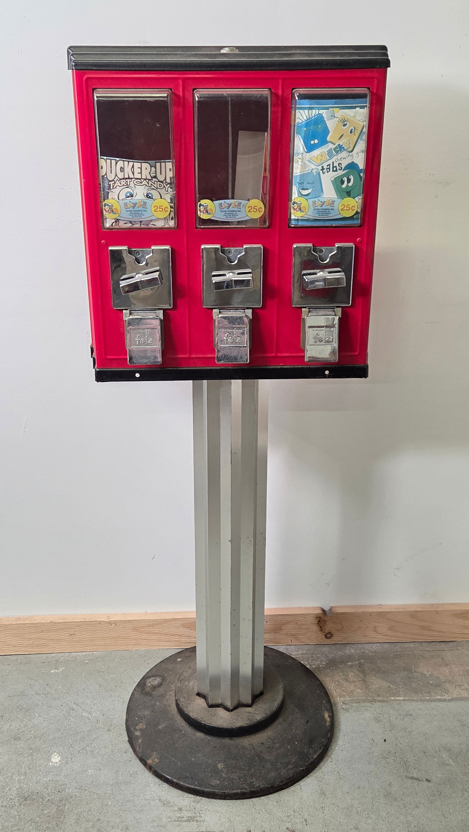 VINTAGE 3 PANEL PEDESTAL VENDING MACHINE: REMAINS IN FAIR TO GOOD CONDITION, SHOWING USAGE WEAR THROUGHOUT. **PLEASE NOTE** THIS ITEM IS NOT AVAILABLE FOR SHIPPING. LOCAL PICKUP ONLY PLEASE.