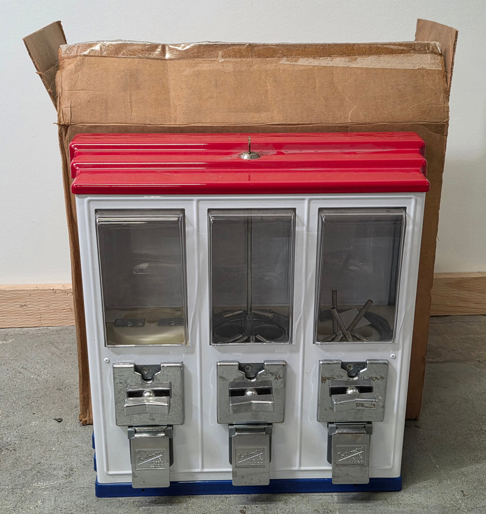 UNUSED VINTAGE PORCELAIN NORTHWESTERN VENDING MACHINE: REMAINS IN VERY GOOD UNUSED CONDITION WITH ORIGINAL BOX.