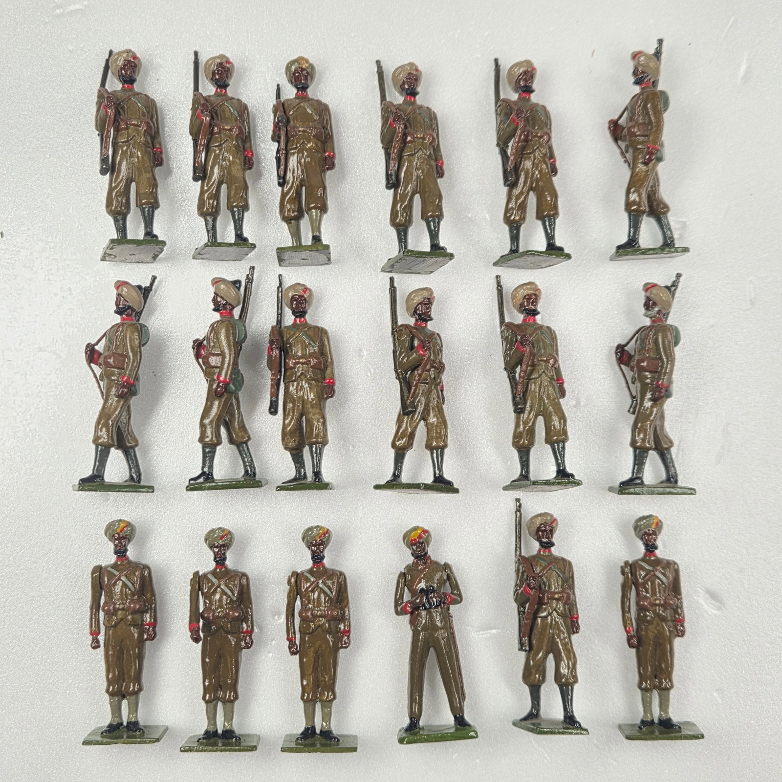 SET OF 18 UNMARKED INDIAN ARMY PARIS OFFICE SOLDIERS: ALL REMAIN IN GOOD CONDITION, SHOWING SOME TYPICAL WEAR.