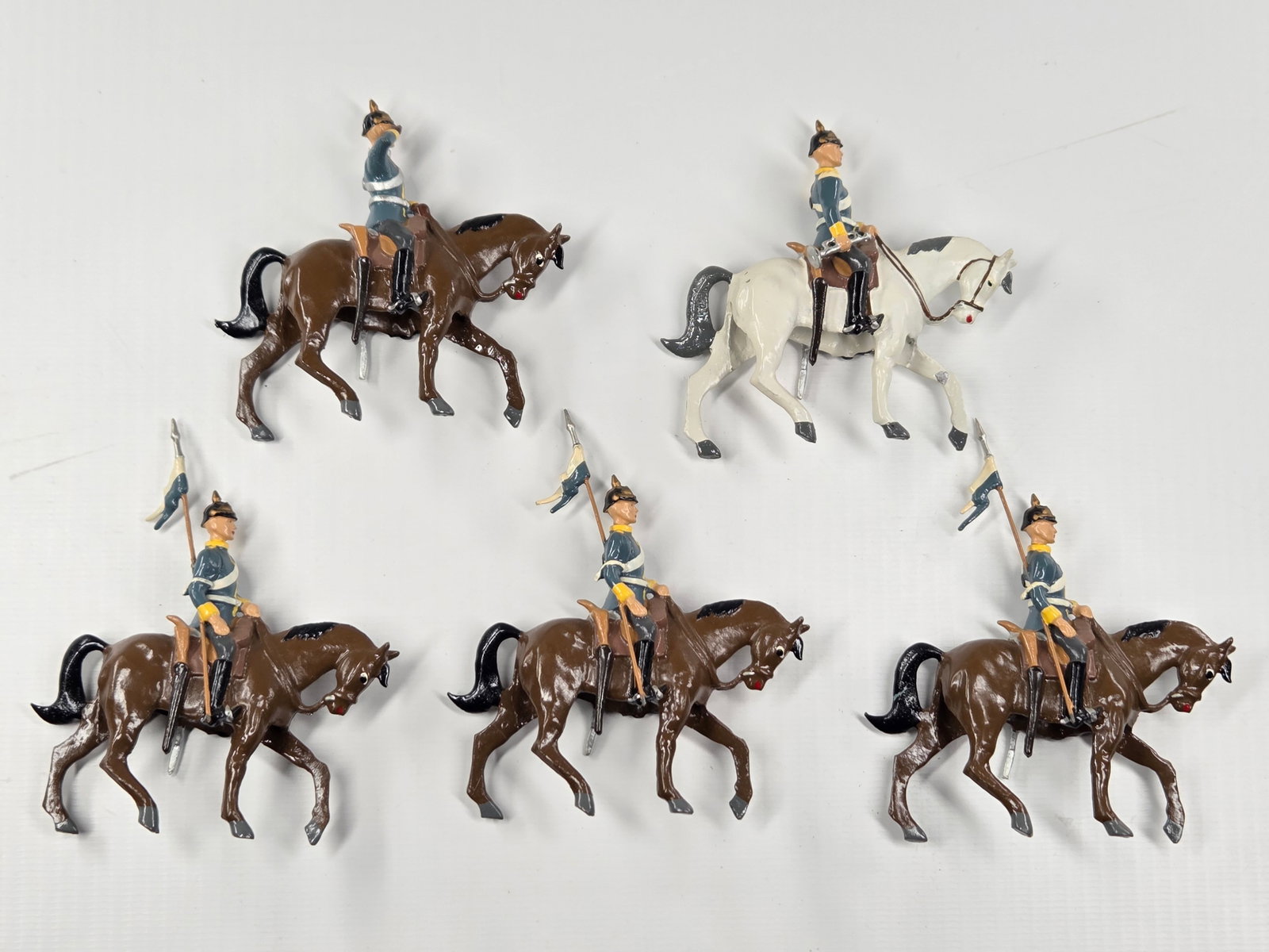 5) UNMARKED MOUNTED CAVALRY SOLDIERS (1 of 5)