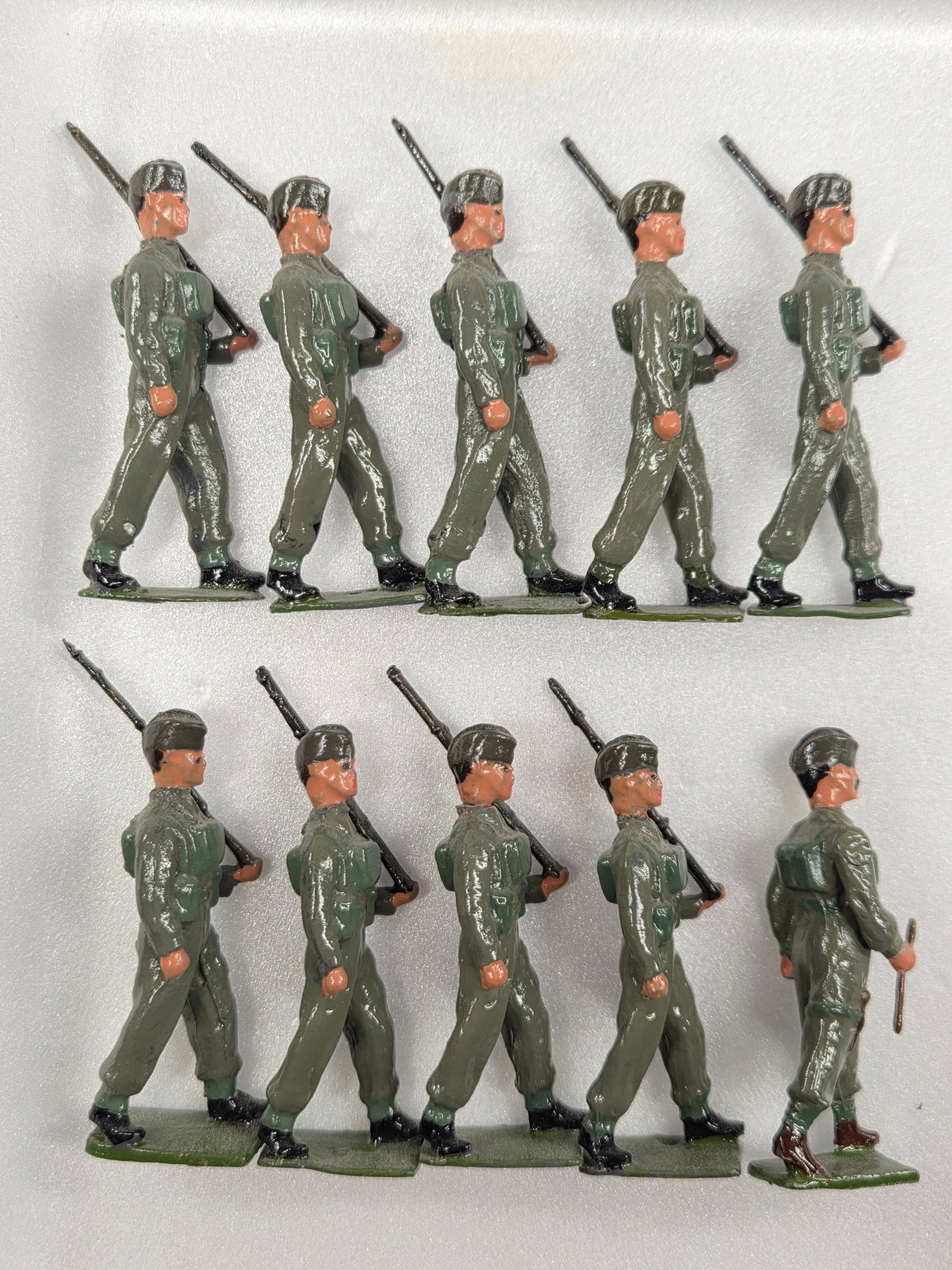 SET O F10 UNMARKED HAND PAINTED SOLDIERS: ALL REMAIN IN GOOD CONDITION, SHOWING SOME TYPICAL WEAR.