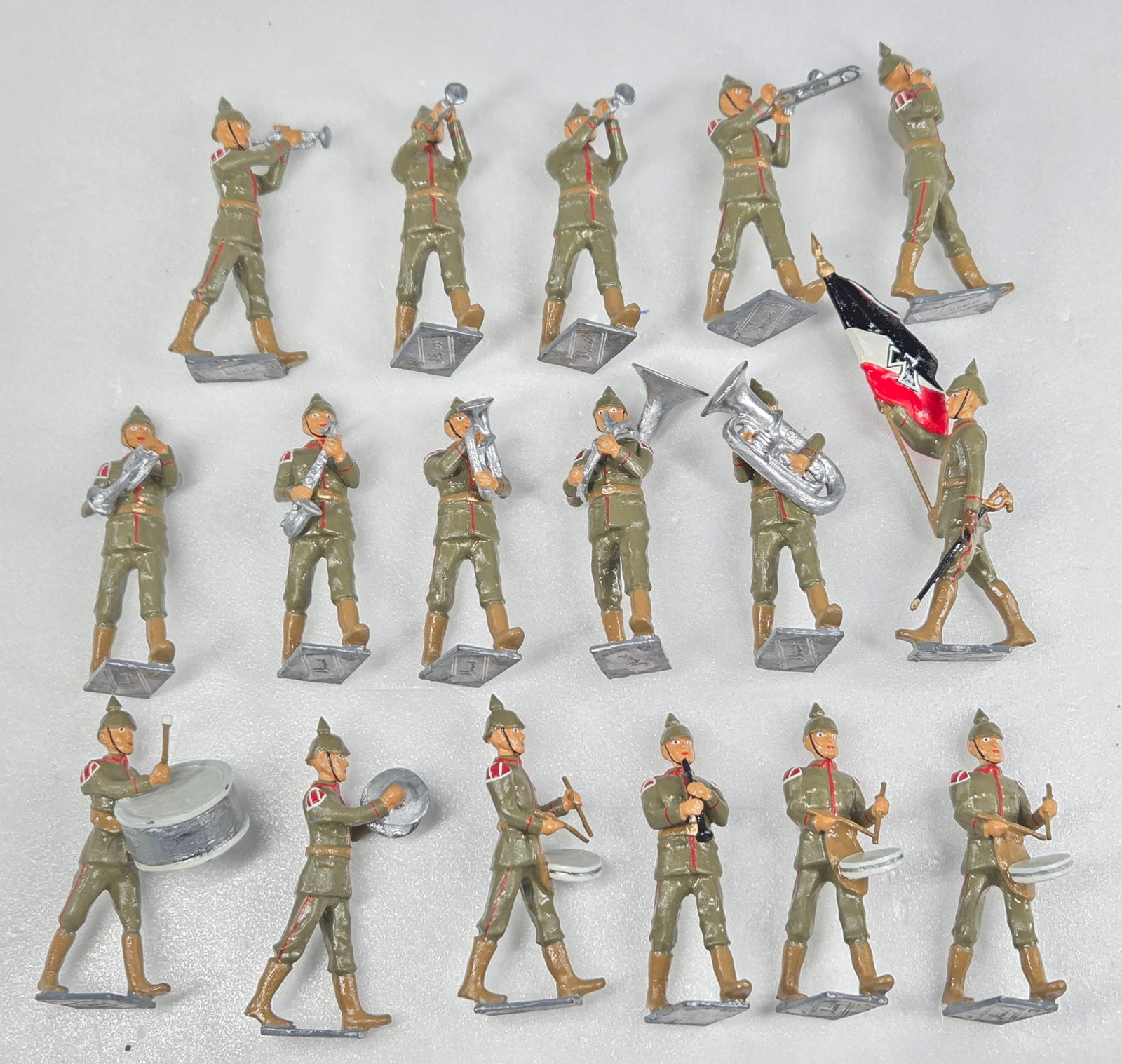 SET OF 17 HIRIART IMPERIAL GERMAN BAND: ALL REMAIN IN GOOD CONDITION, SHOWING SOME TYPICAL WEAR.