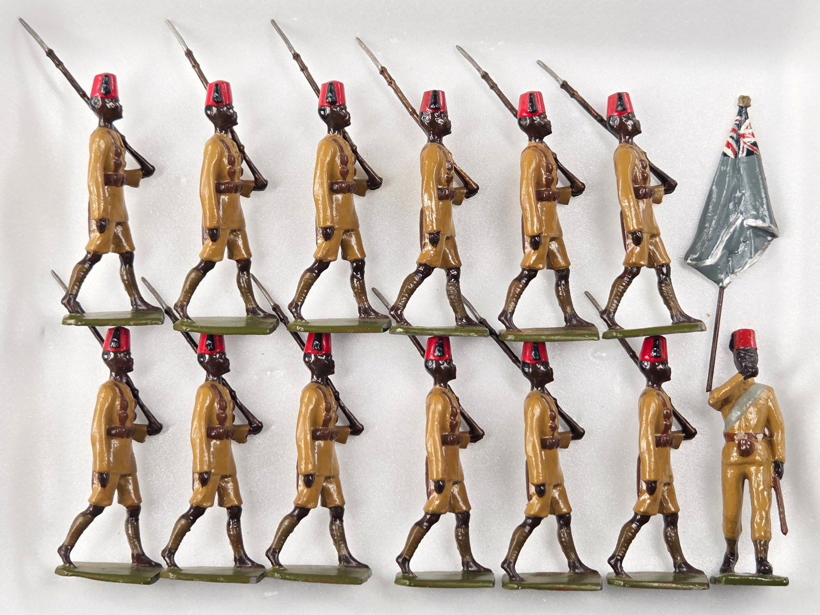 13) KING'S AFRICAN RIFLES UNMARKED: ALL REMAIN IN GOOD CONDITION, SHOWING SOME TYPICAL WEAR.