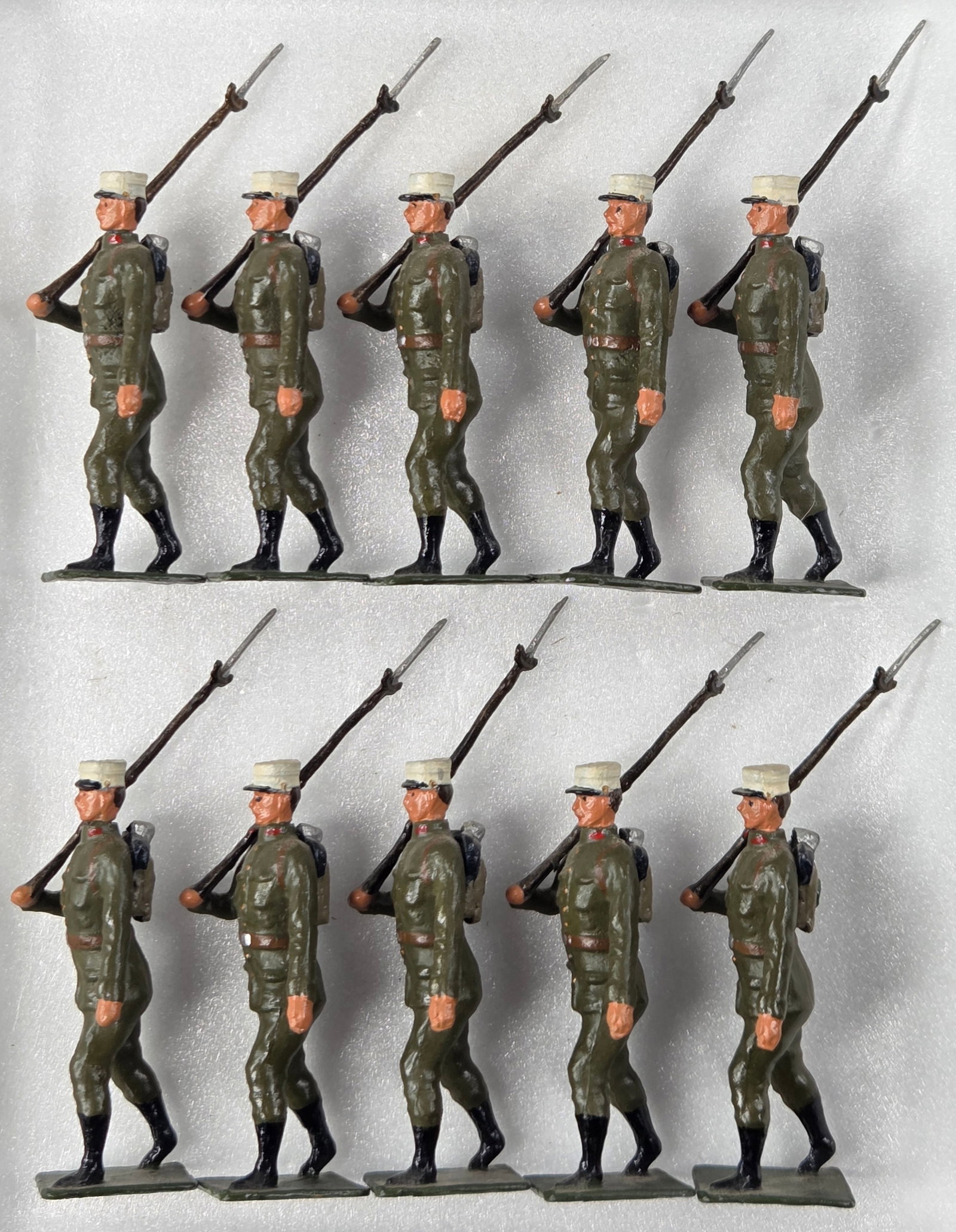 10) UNMARKED HAND PAINTED LEAD SOLDIERS: ALL REMAIN IN GOOD CONDITION, SHOWING SOME TYPICAL WEAR.