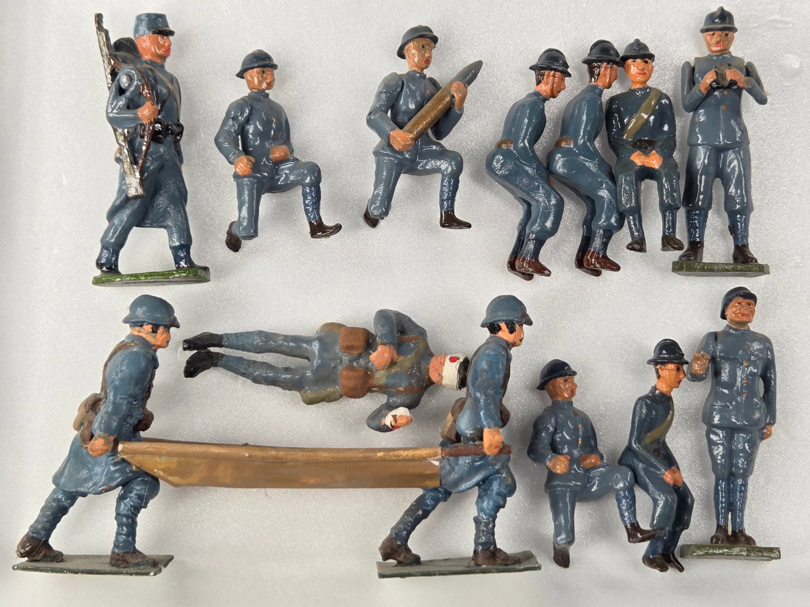 11) VARIOUS BRAND LEAD SOLDIERS: ALL REMAIN IN GOOD CONDITION, SHOWING SOME TYPICAL WEAR.