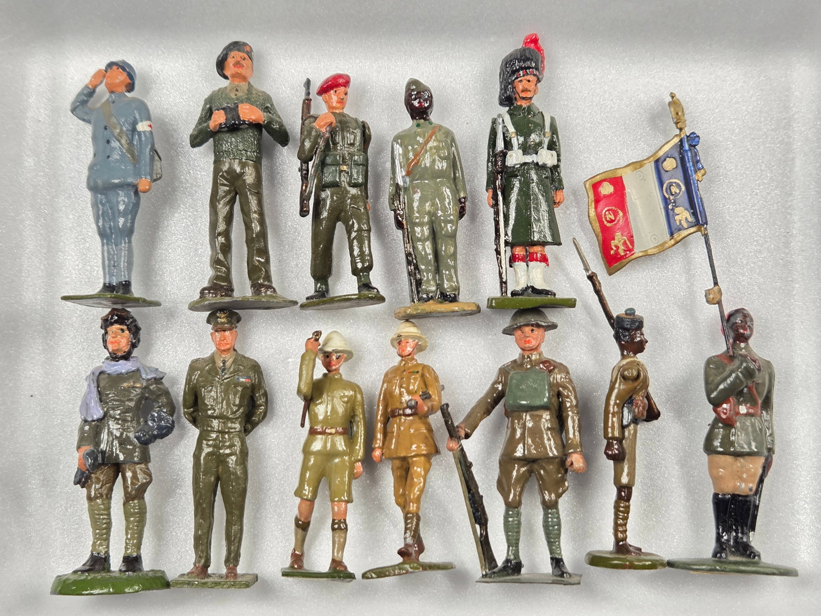 12) VARIOUS BRAND HAND PAINTED LEAD SOLDIERS: ALL REMAIN IN GOOD CONDITION, SHOWING SOME TYPICAL WEAR.