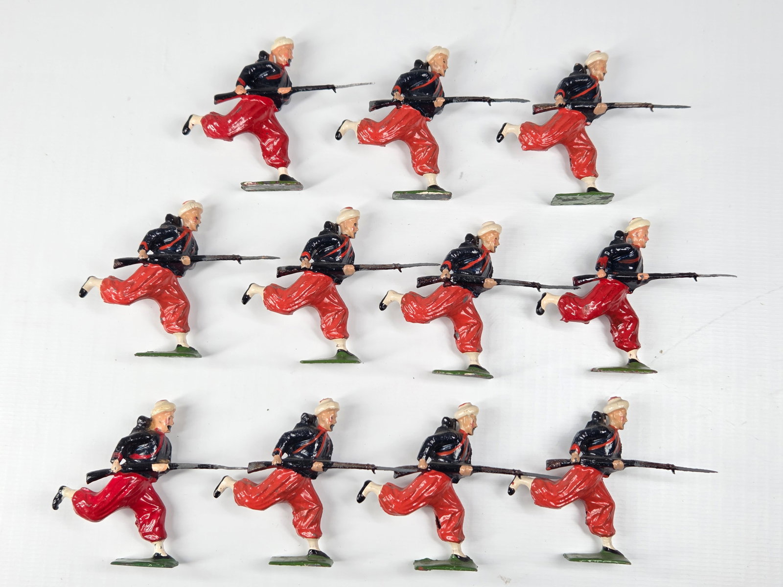 SET OF 11 VINTAGE BRITAINS LEAD SOLDIERS CHARGING (1 of 4)