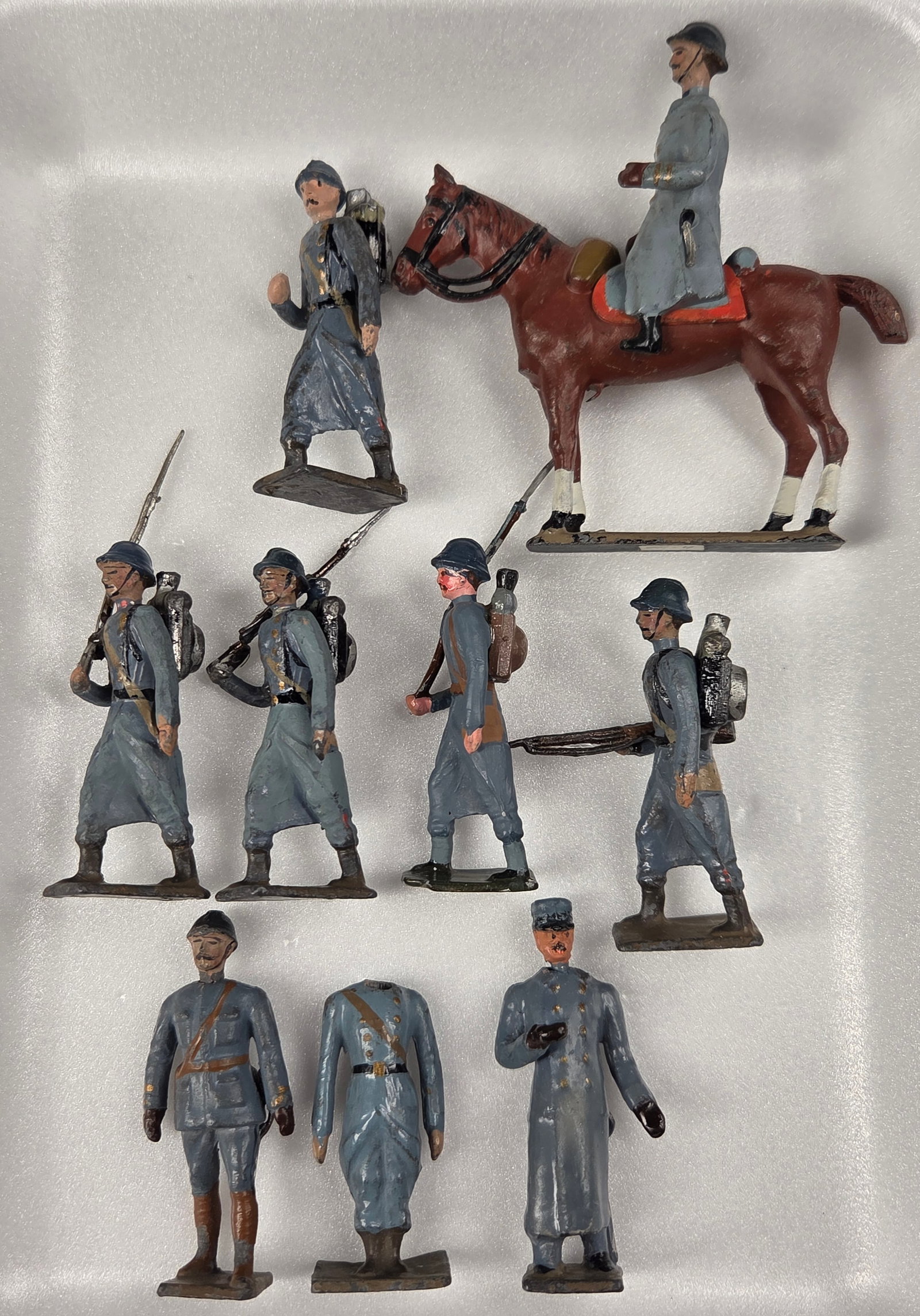 VARIOUS BRAND HAND PAINTED LEAD FRENCH SOLDIERS: ALL REMAIN IN FAIR TO GOOD CONDITION, SHOWING SOME TYPICAL WEAR. ONE WITH BROKEN HEAD.