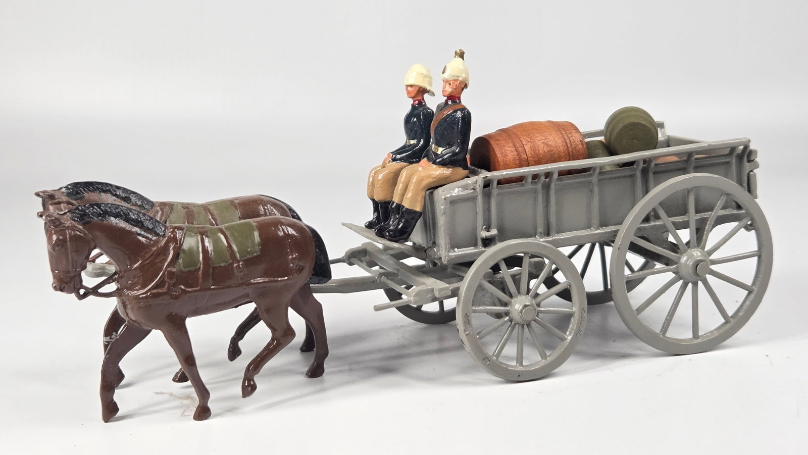 BRITAIN HORSE DRAWN BEER WAGON W/ SOLDIERS (1 of 4)
