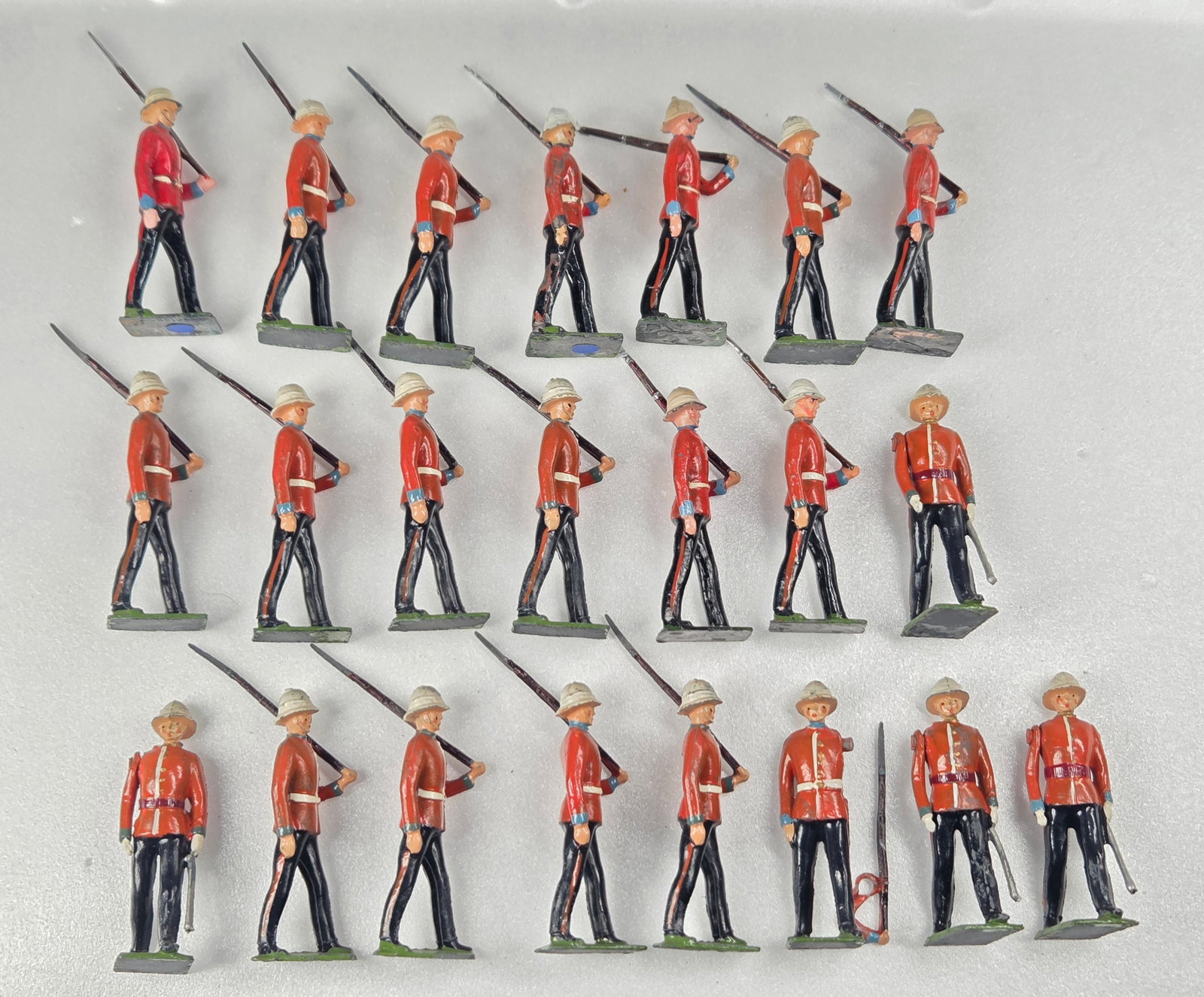 22) BRITAIN ROYAL MARINE LIGHT INFANTRY: ALL REMAIN IN FAIR TO GOOD CONDITION, SHOWING SOME PAINT WEAR AND SOME LOOSE ARMS.