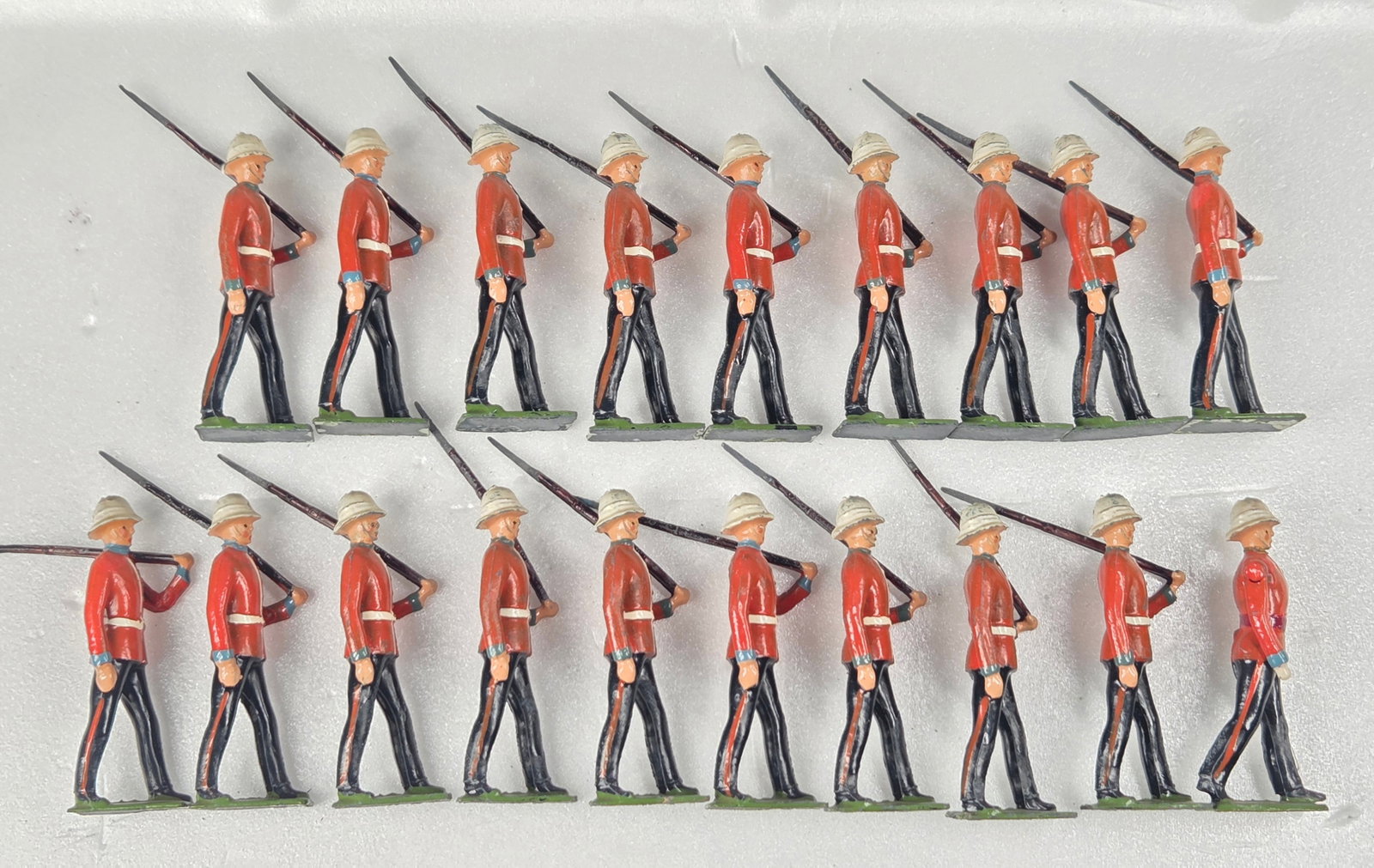 19) BRITAIN ROYAL MARINE LIGHT INFANTRY: ALL REMAIN IN FAIR TO GOOD CONDITION, SHOWING SOME PAINT WEAR AND SOME LOOSE ARMS.