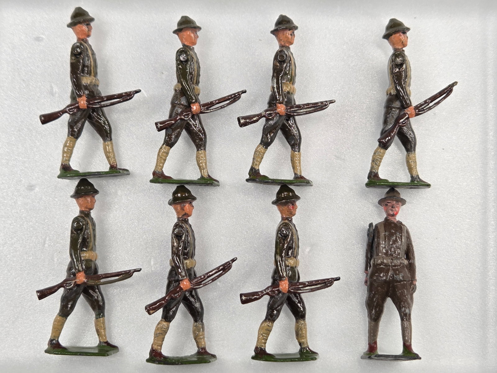 SET OF 8 VINTAGE BRITAIN WWI SOLDIERS (1 of 6)