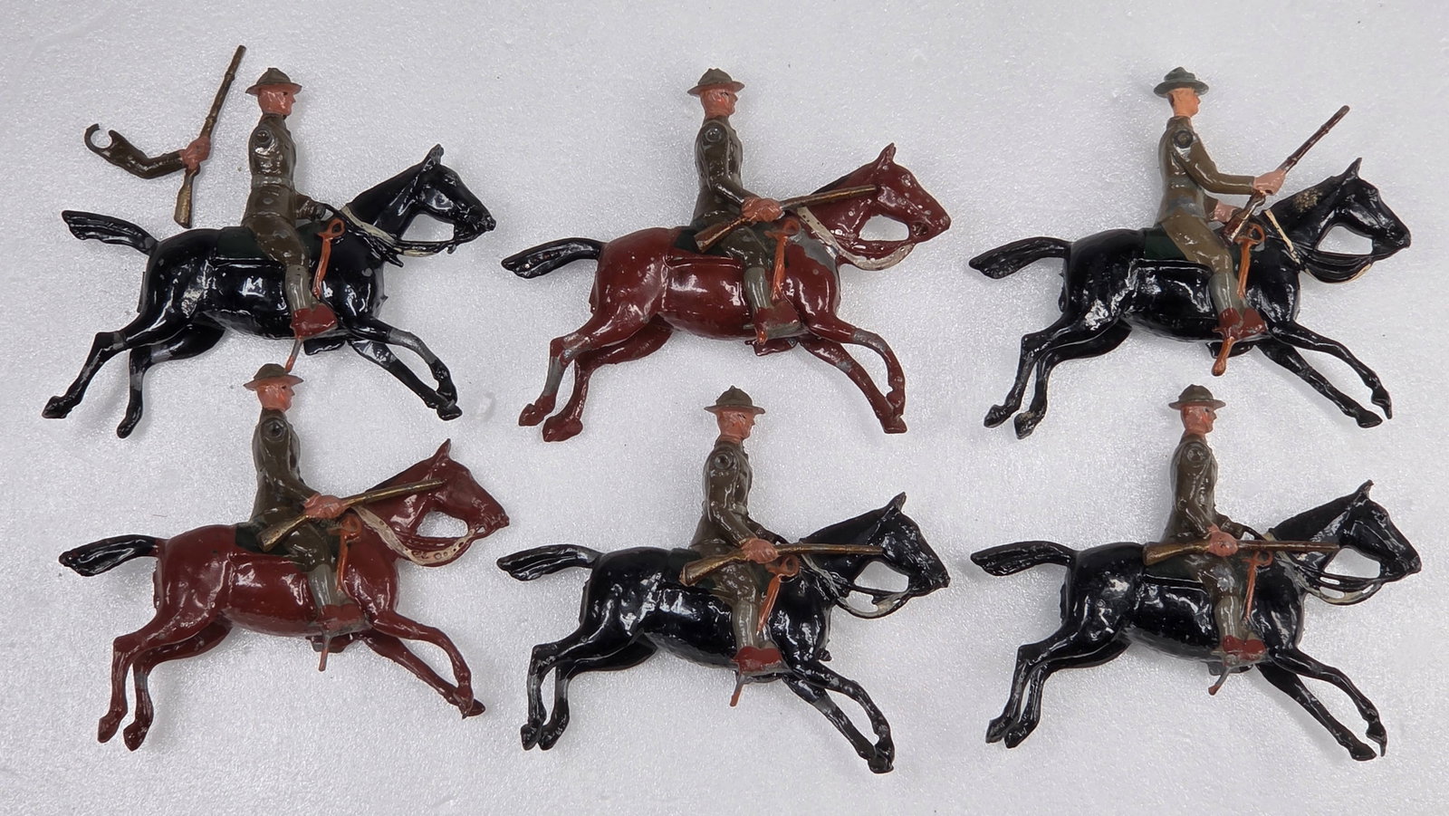 SET OF 6 VINTAGE BRITAIN MOUNTED WWI SOLDIERS: ALL REMAIN IN GOOD CONDITION, SHOWING SOME TYPICAL PAINT WEAR. ONE WITH LOOSE ARM.