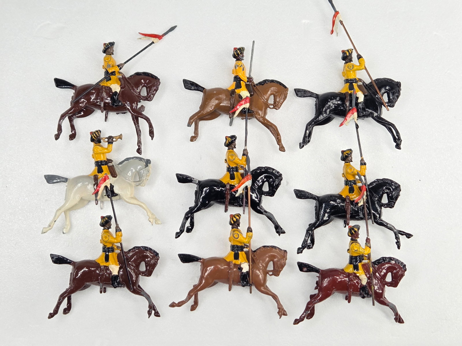 9) VINTAGE BRITAINS SKINNER'S HORSE BRITISH INDIAN ARMY: ALL REMAIN IN GOOD CONDITION, SHOWING SOME TYPICAL PAINT WEAR. ONE HORSE WITH BROKEN LEG.