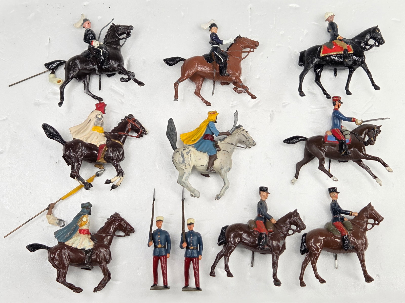 ASSORTED LOT OF VARIOUS BRAND LEAD SOLDIERS (1 of 9)