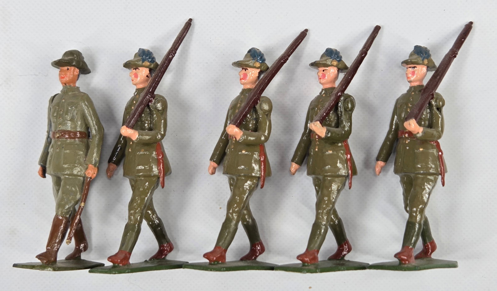 SET OF 5 VINTAGE BRITAIN SOLDIERS REPAINTED: ALL REMAIN IN FAIR TO GOOD REPAINTED CONDITION.