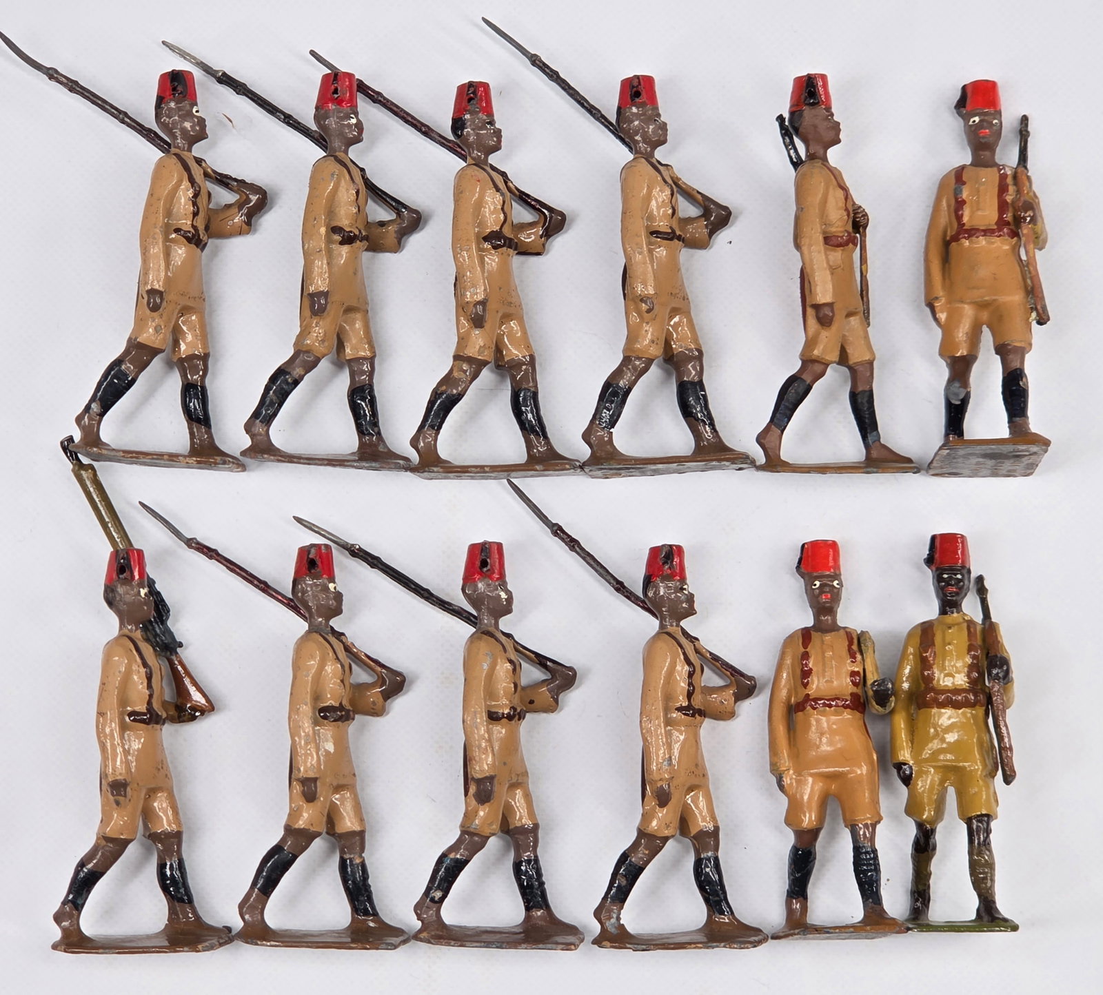 12) VINTAGE BRITAIN KING'S AFRICAN RIFLES: ALL REMAIN IN GOOD CONDITION, SHOWING SOME TYPICAL WEAR. A FEW SHOW REPAINT.