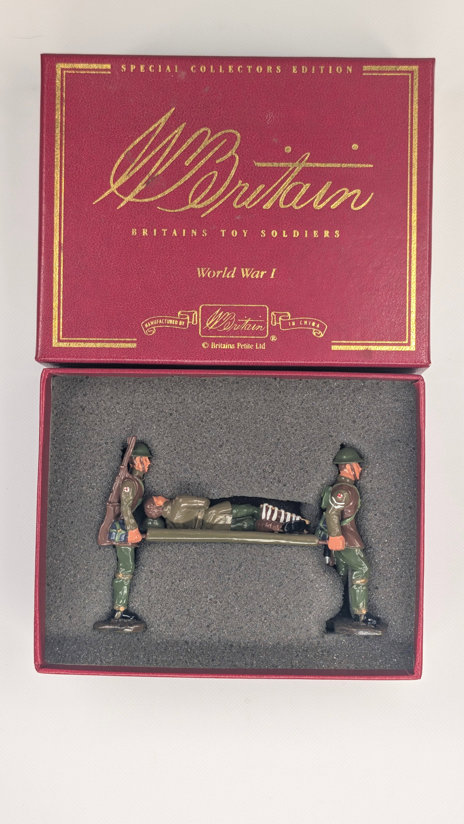 BRITAINS PETITE 00160 WWI STRETCHER BEARER SET: SET REMAINS IN EXCELLENT CONDITION WITH BOX.