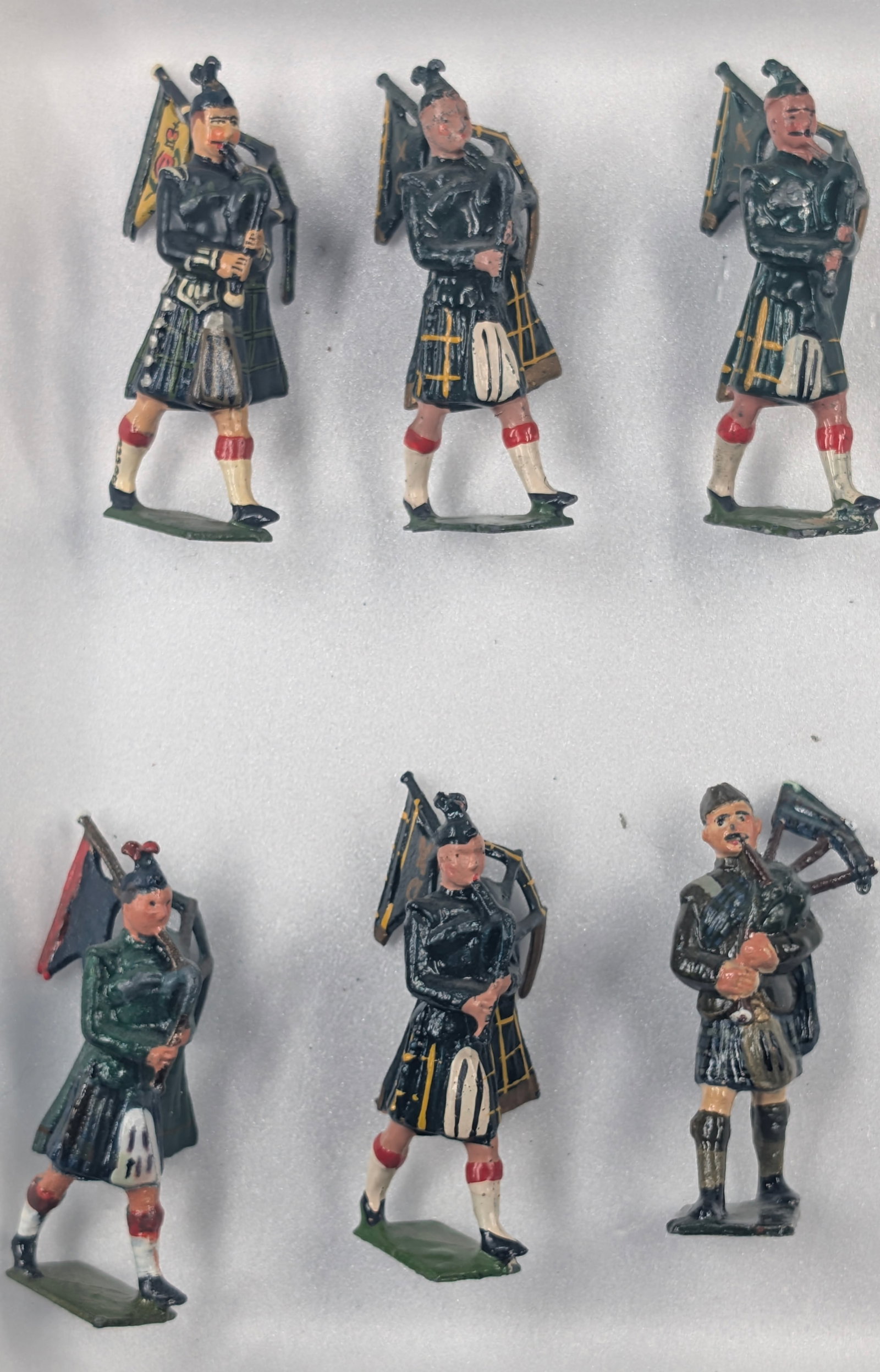 6) VINTAGE BRITAIN HIGHLANDER PIPERS (1 of 6)